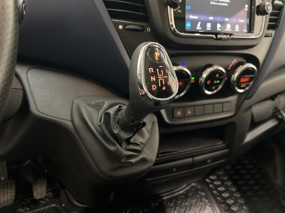 Iveco Daily 35 Automat Bakgavel Kamera Värmare Moms 