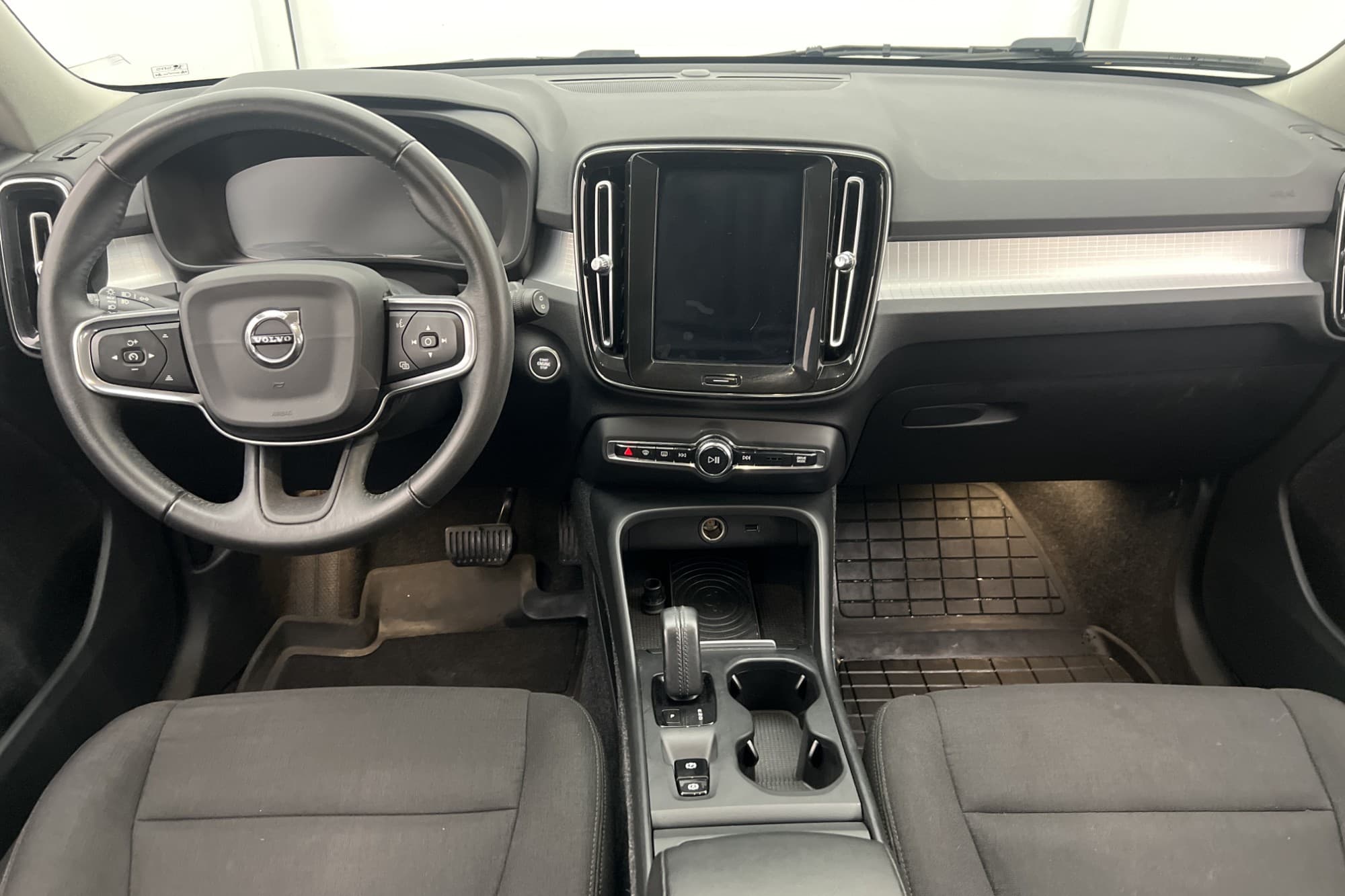 Volvo XC40 T4 Momentum VOC Värm Navi B-Kamera Rattvärme