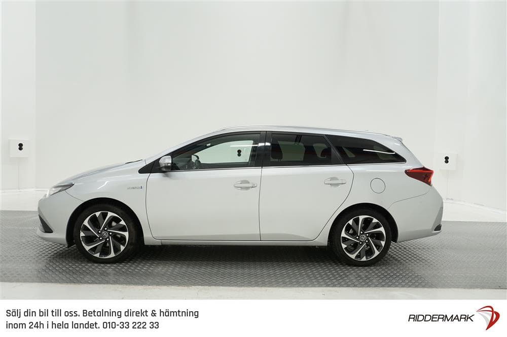 Toyota Auris 1.8 HSD Touring Sports 99hk