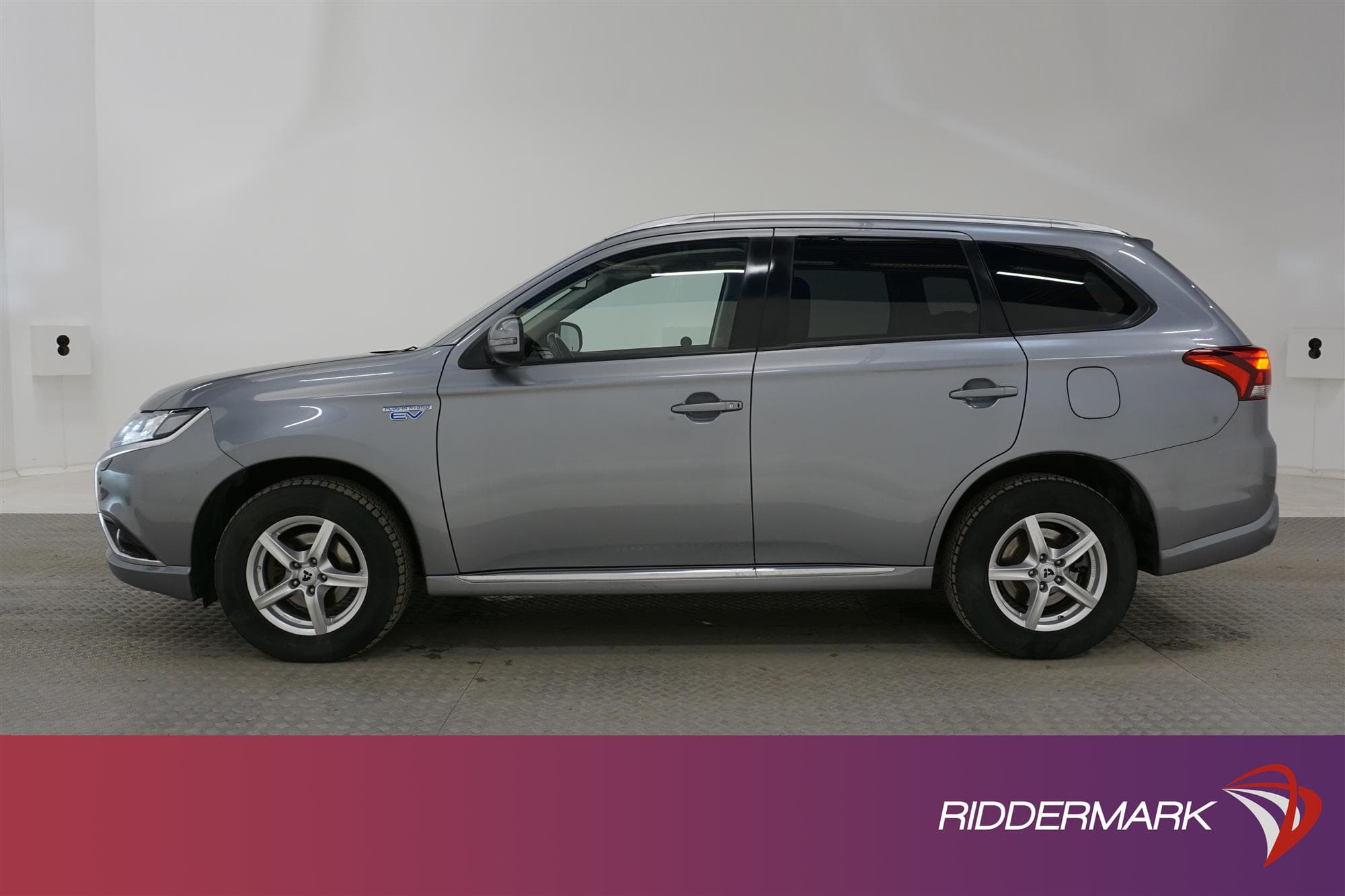 Mitsubishi Outlander PHEV 4WD 203hk Rattvärme Dragkrok