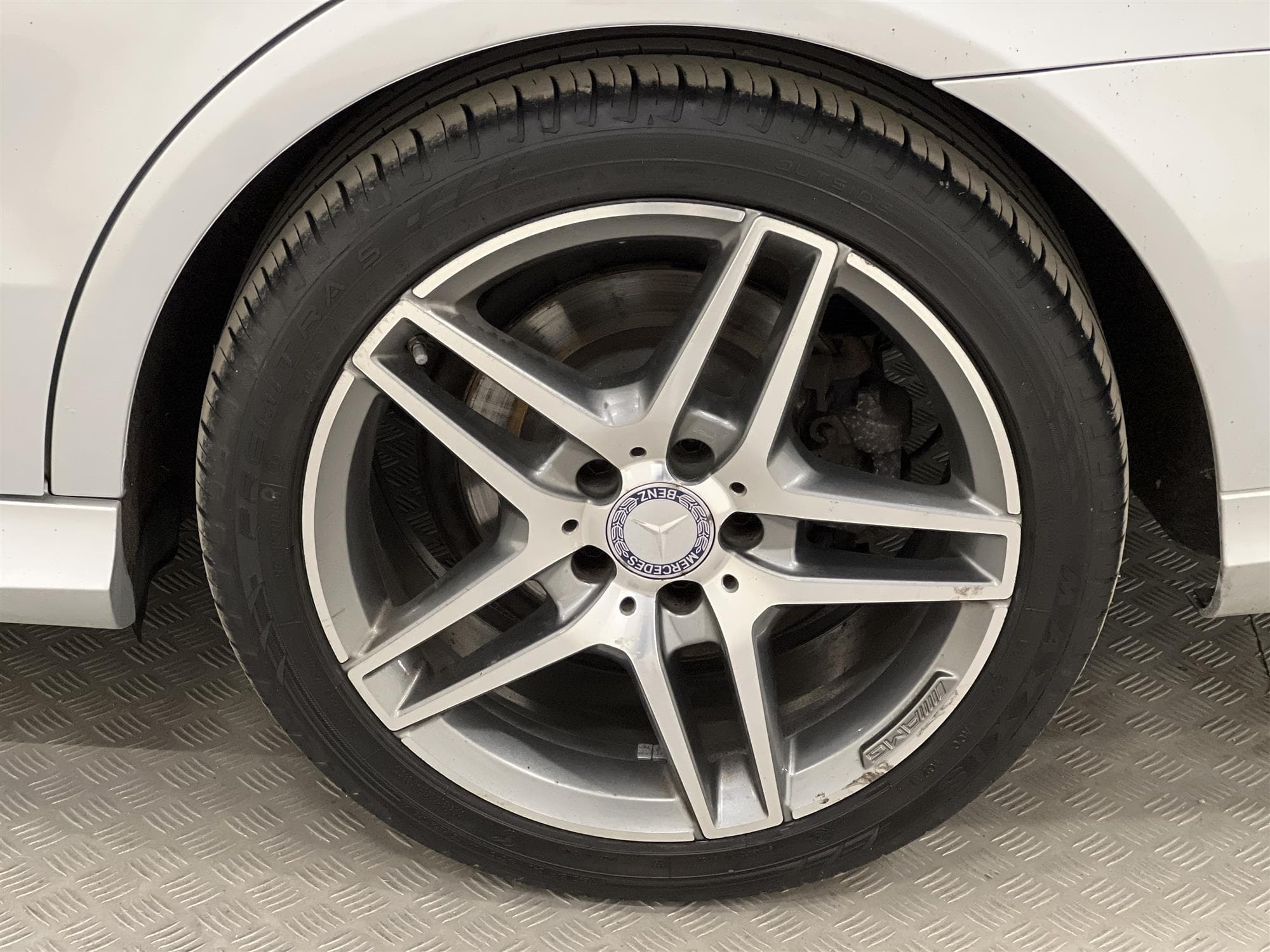 Mercedes-Benz E 220 T 170hk 4MATIC AMG Pano B-kamera Navi