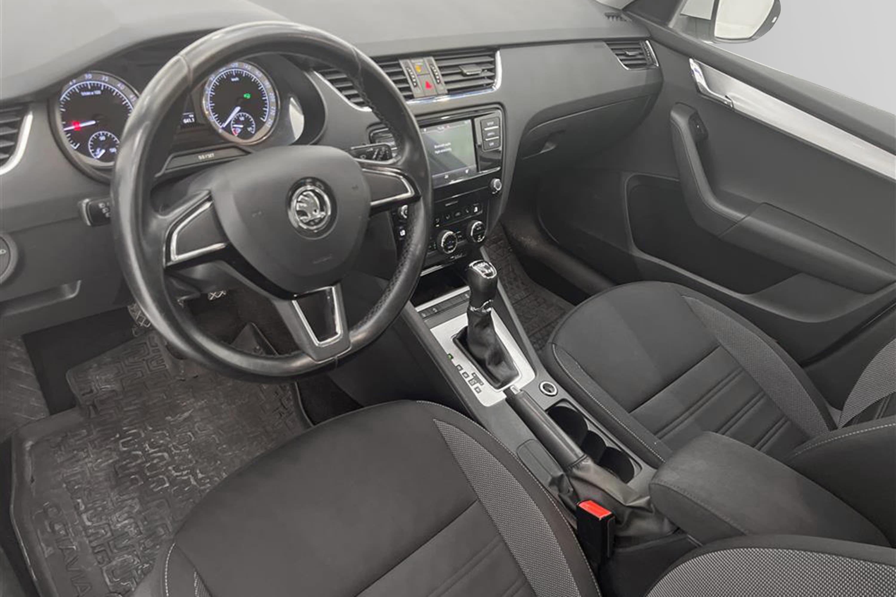 Skoda Octavia 2.0 TDI 150hk 4x4 M-värm Bluetooth 0.49l/milinteriör