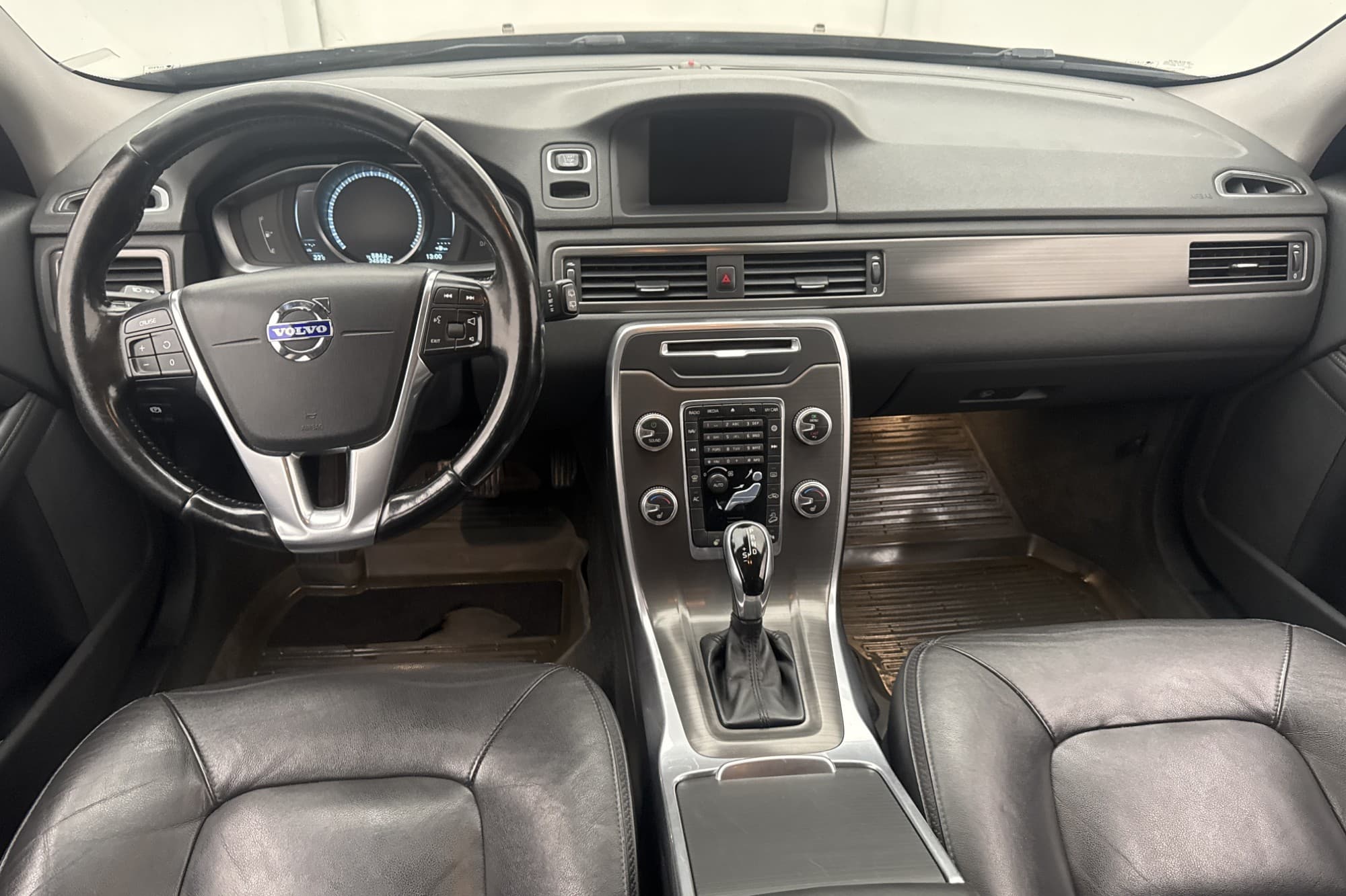 Volvo XC70 D4 AWD  Momentum VOC Navi Skinn Sensorer Drag 