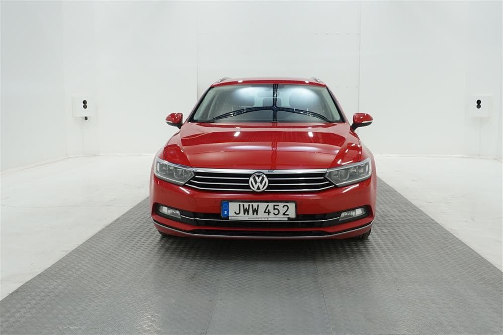 VW Passat 2.0 TDI SC Eu6 190hk Executive B-Kamera Drag Skinnexteriör