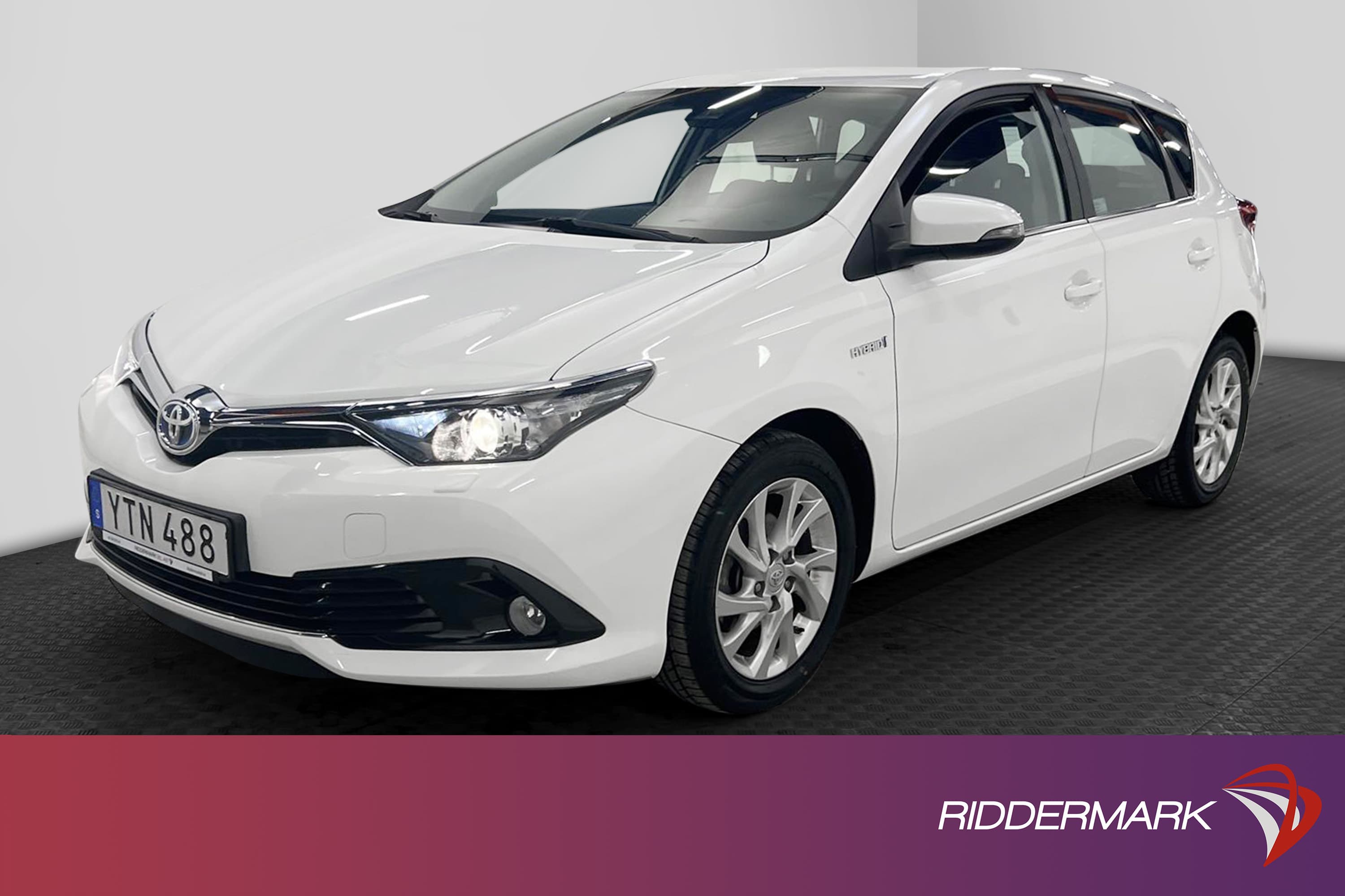 Toyota Auris Hybrid e-CVT 136hk B-Kam Lane Assist 0,35L/mil