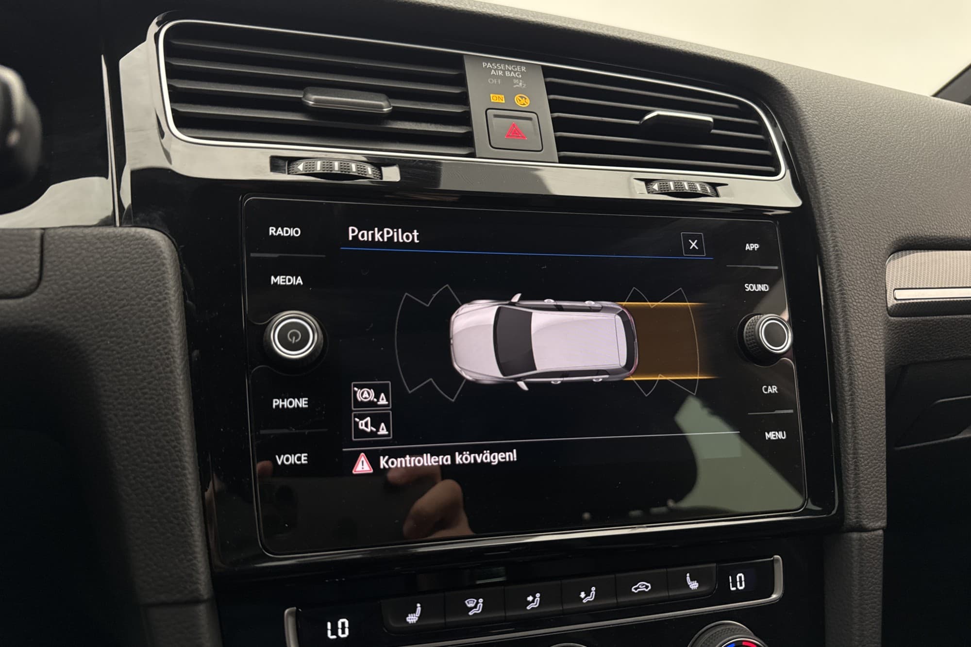 Volkswagen Golf 1.5 TSI 150hk Full R-Line CarPlay Sensorer 