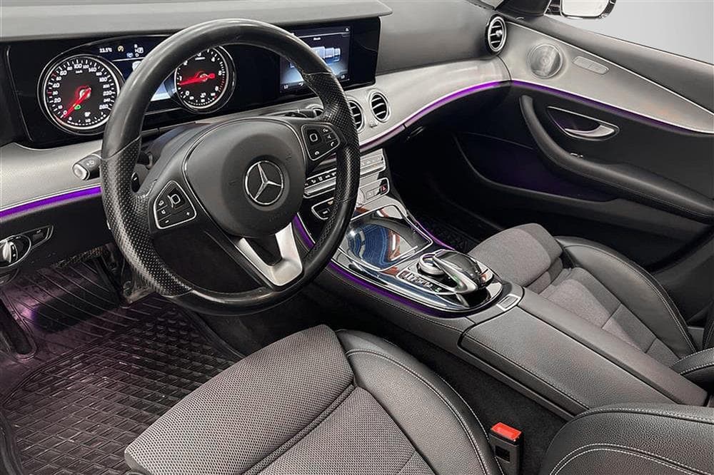 Mercedes-Benz E 220 d 4M 194hk D-värme Burmester 360° Draginteriör