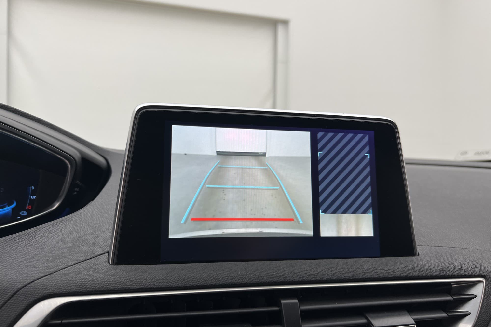 Peugeot 3008 GT HYBRID4 AWD 300hk Kamera CarPlay Halvskinn
