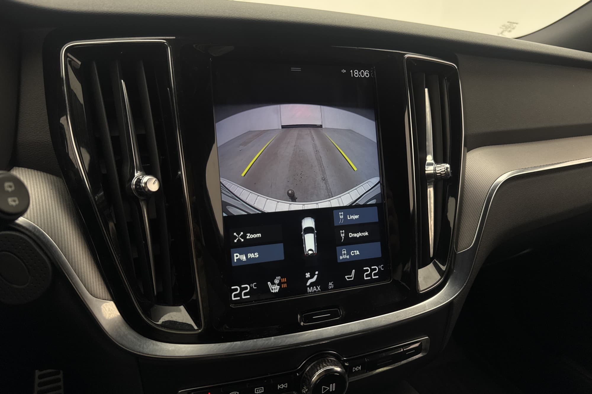 Volvo V60 Recharge T6 AWD MOMS R-Design Värmare Kamera Drag