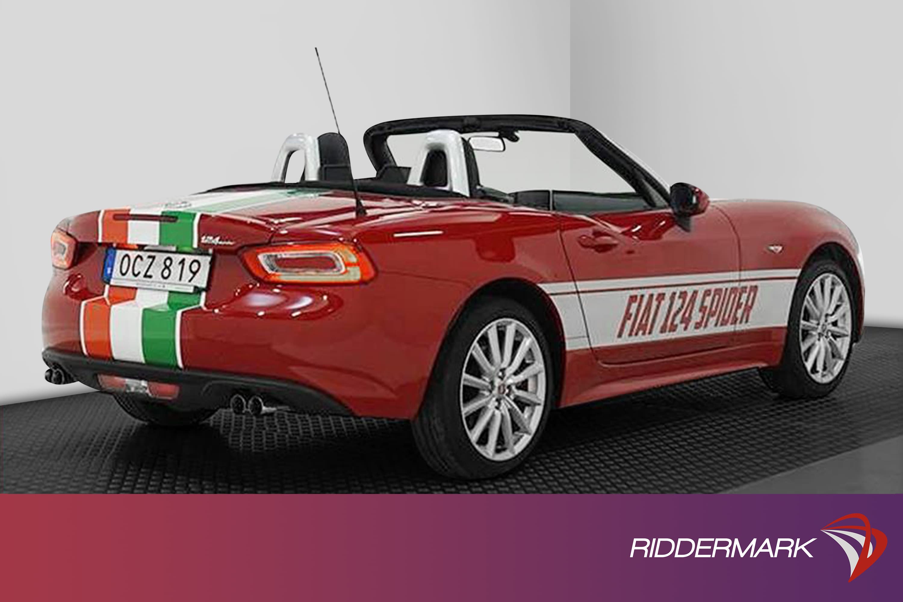 Fiat 124 Spider 1.4 Lounge 140hk GPS BOSE Kamera SV-såldexteriör