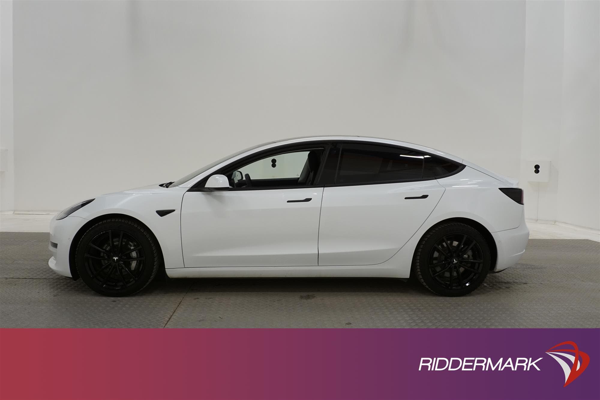 Tesla Model 3 Long Range AWD 440hk Svensksåld