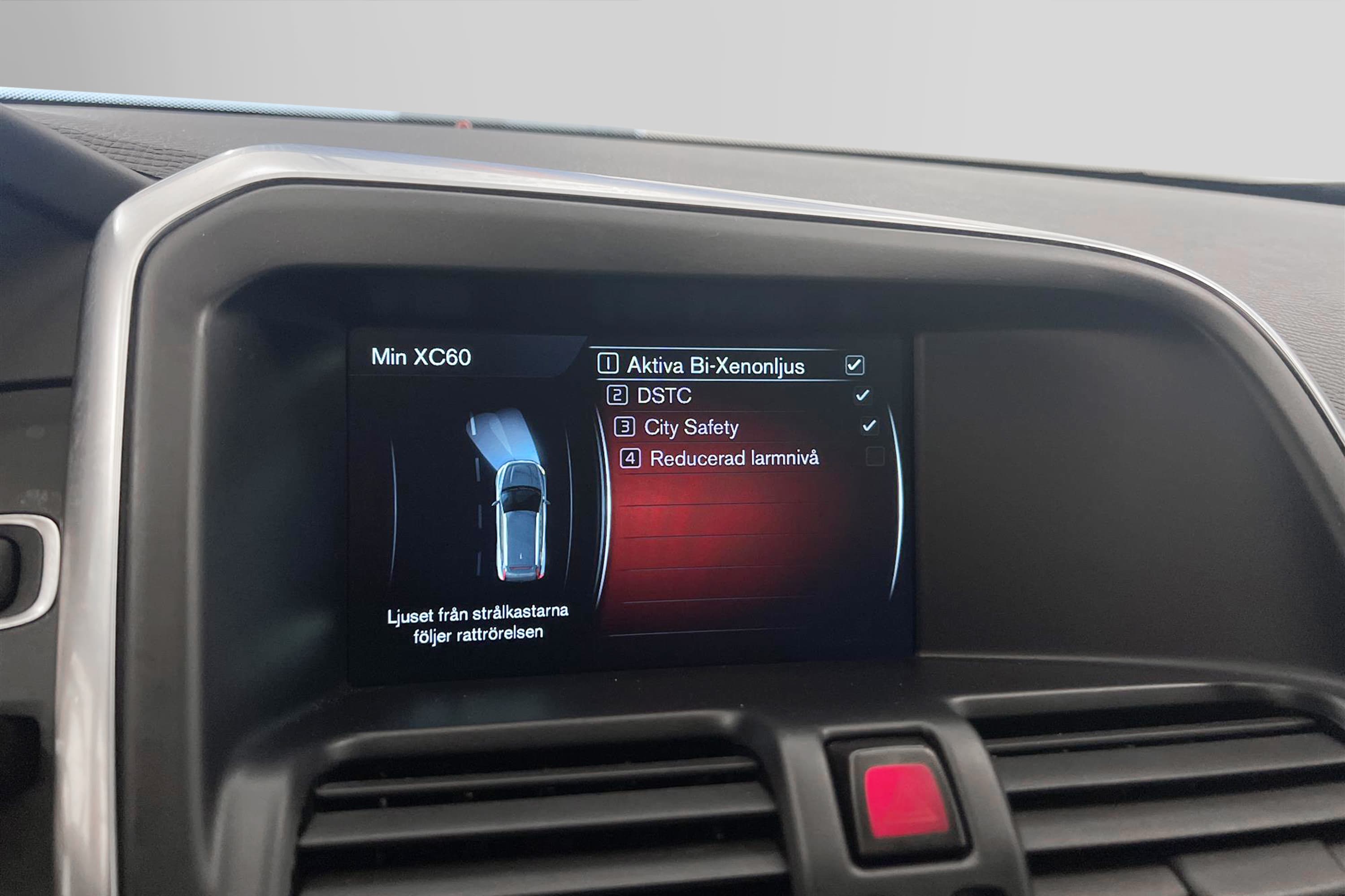 Volvo  XC60 D4 AWD 181hk Voc Pano Navi D-Värm Drag PDC 