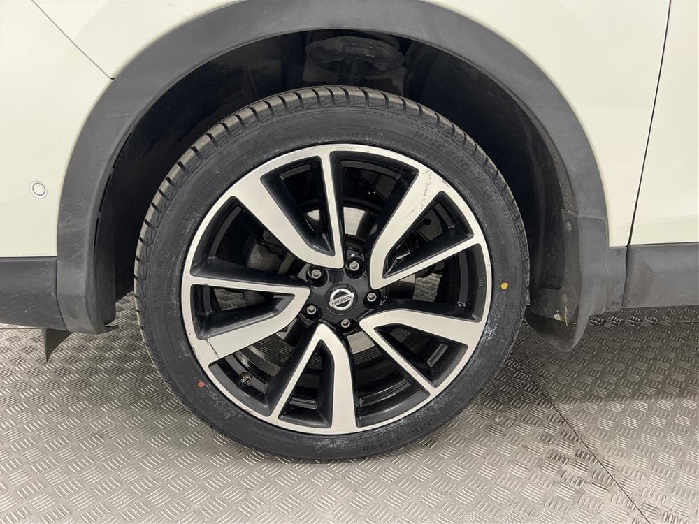 Nissan Qashqai 1.3 DIG-T 160hk 360° Navi H-skinn Leasbar