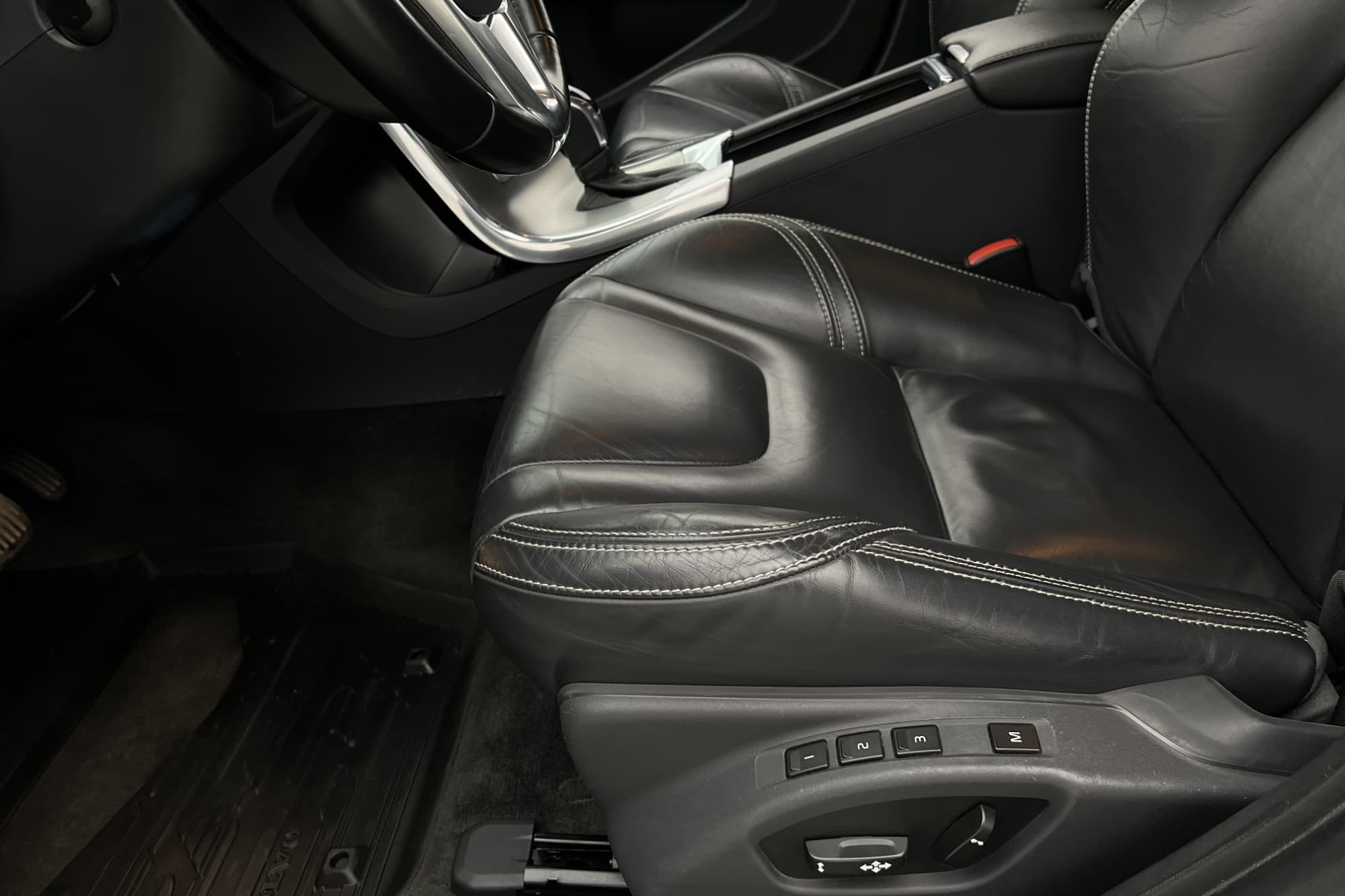 Volvo S60 D5 AWD Summum D-Värm Skinn PDC Keyless Drag