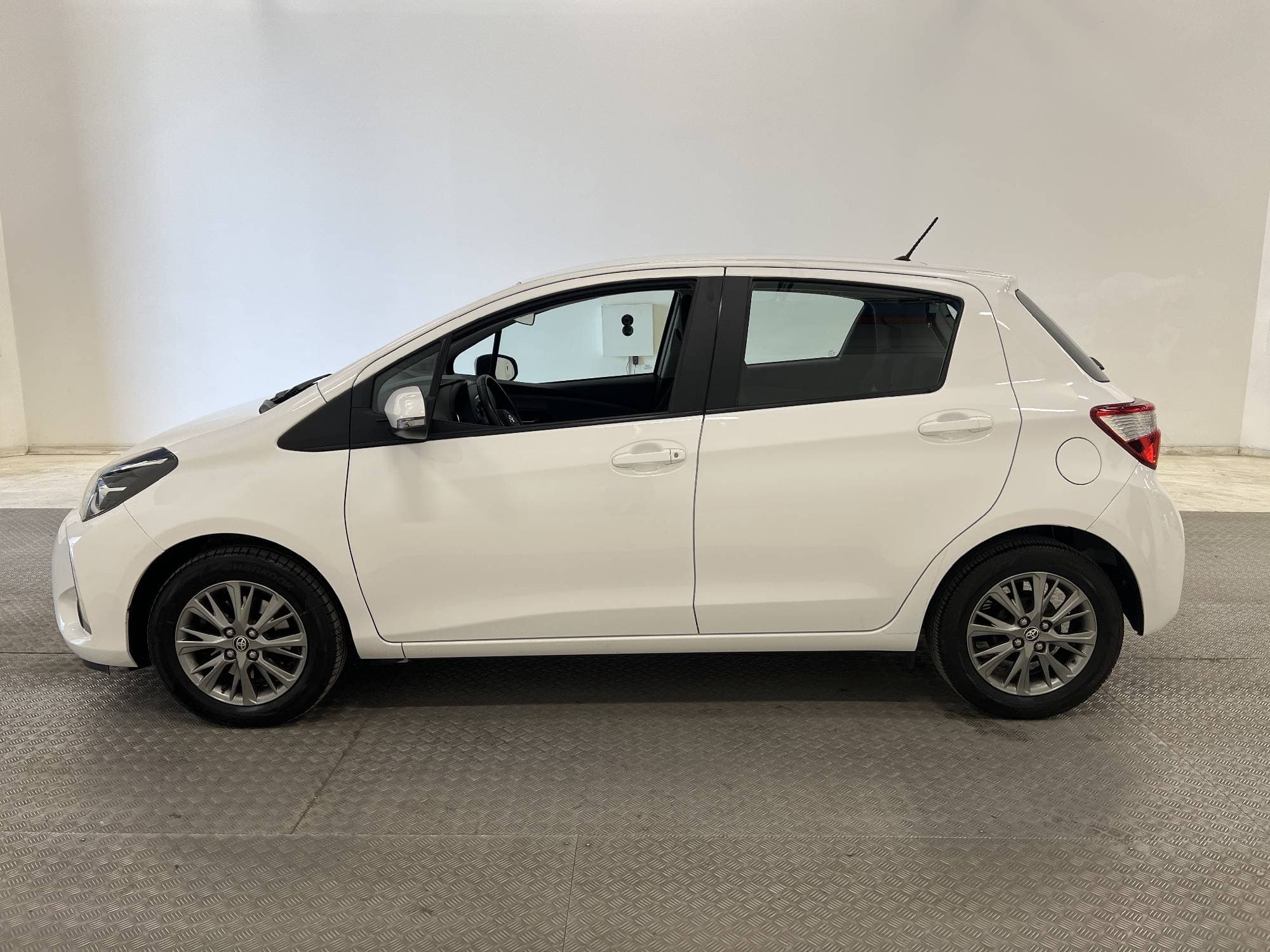 Toyota Yaris 1.5 VVT-iE 111hk  B-Kamera Nyservad 360kr Skatt