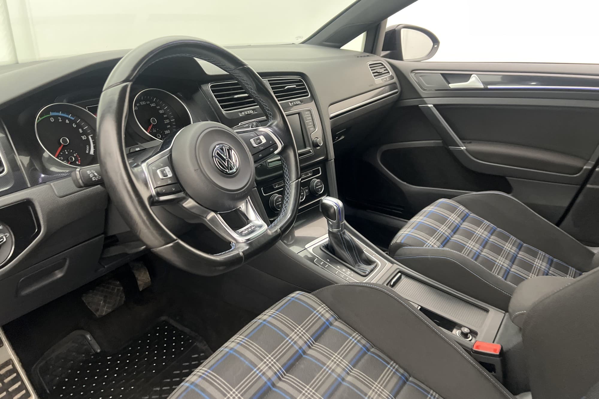 Volkswagen Golf GTE 204hk Kamera P-Värm Adaptiv Dragkrok