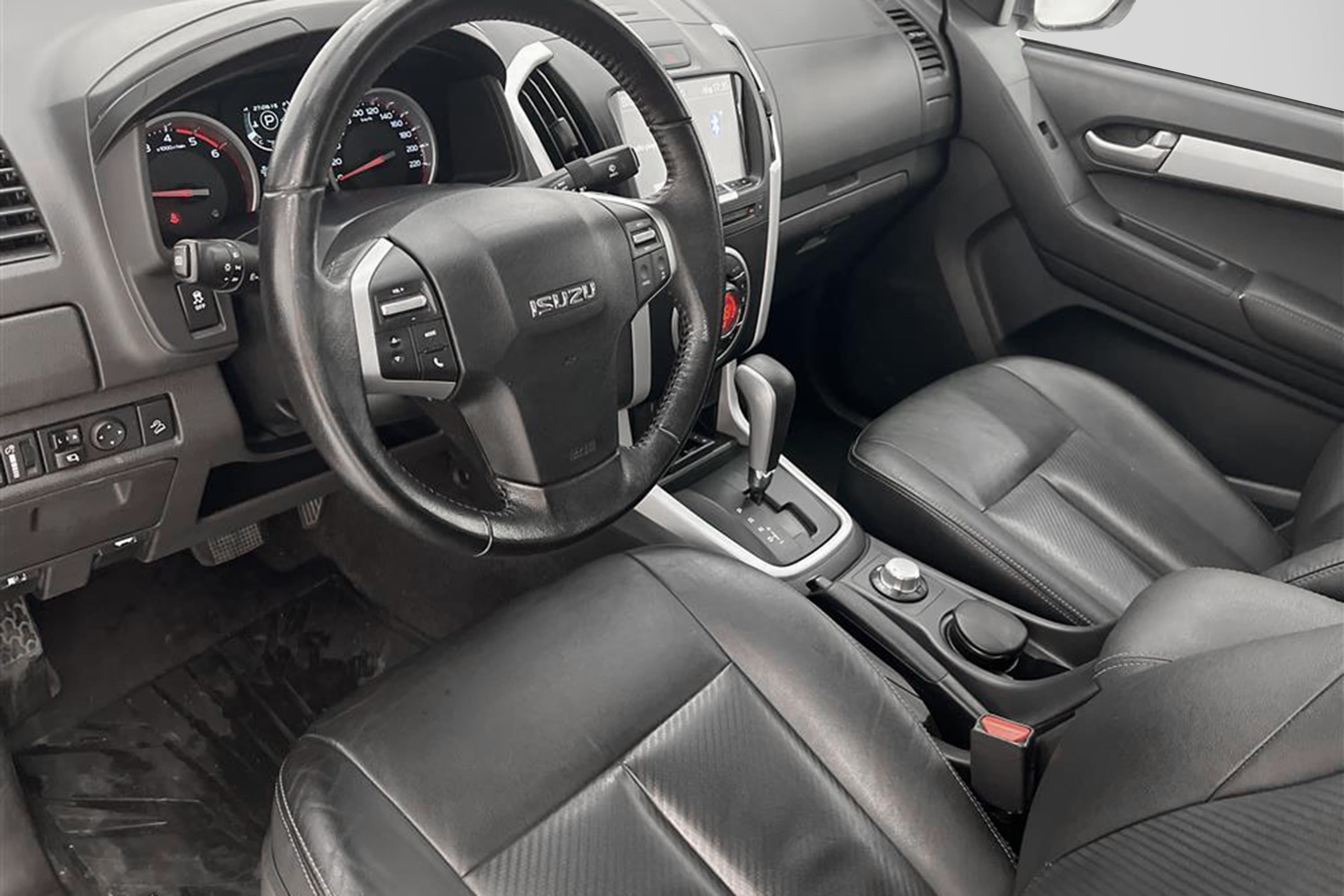 Isuzu D-MAX 1.9 DDI 4WD Automat Kamera Dragkrok Moms interiör