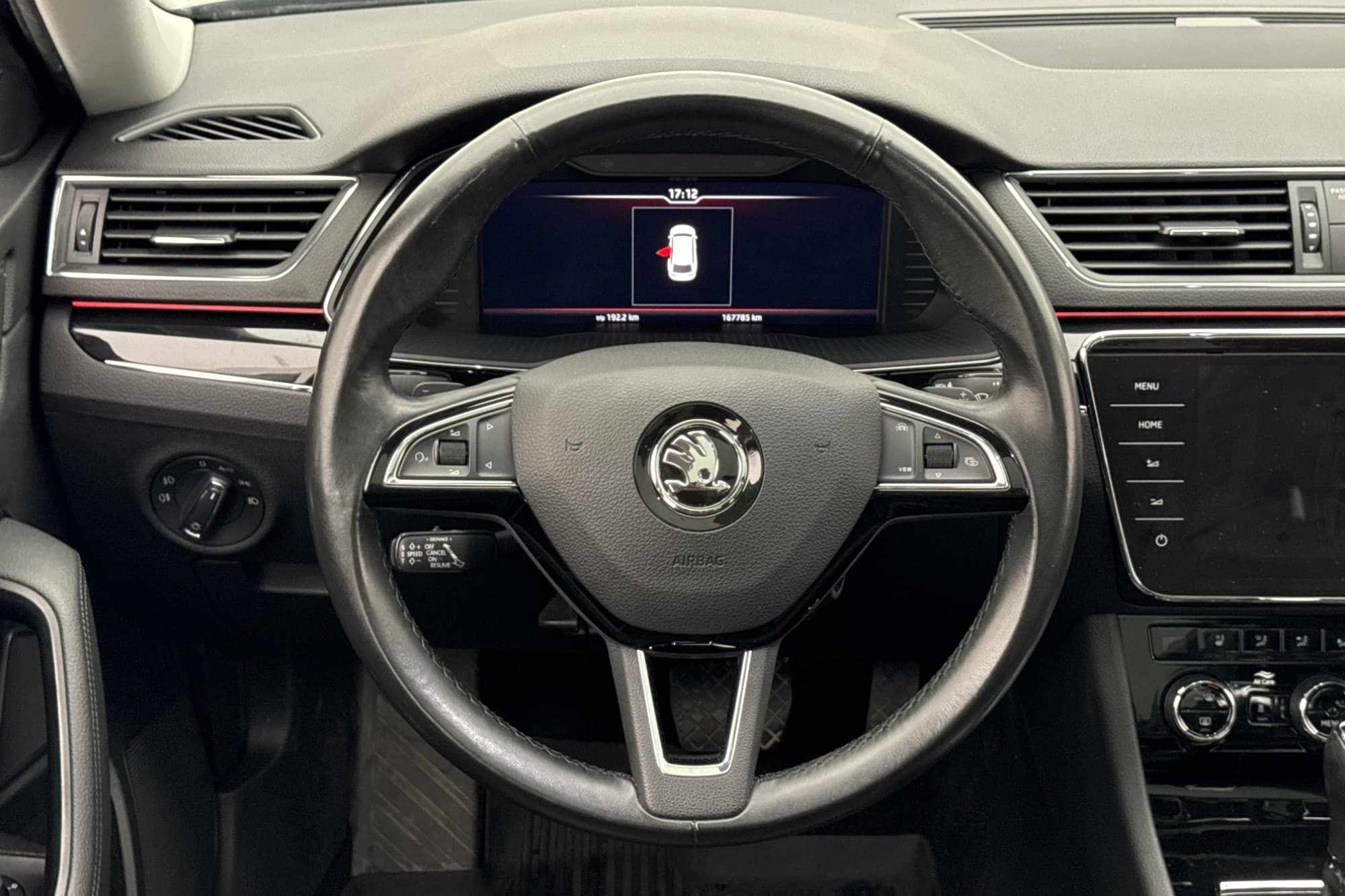 Skoda Superb iV Plug-in L&K Pano Värm Cockpit Kamera Drag