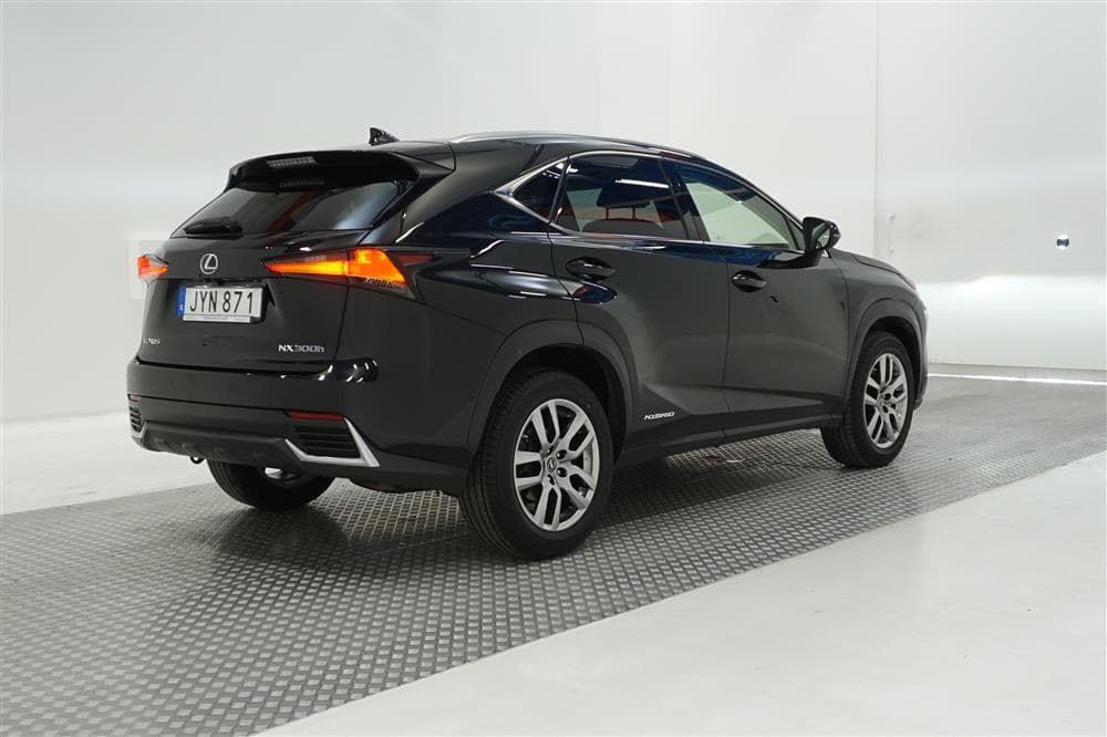Lexus NX 300h 197hk AWD Executive Skinn B-Kam Navi 0,59l/milexteriör