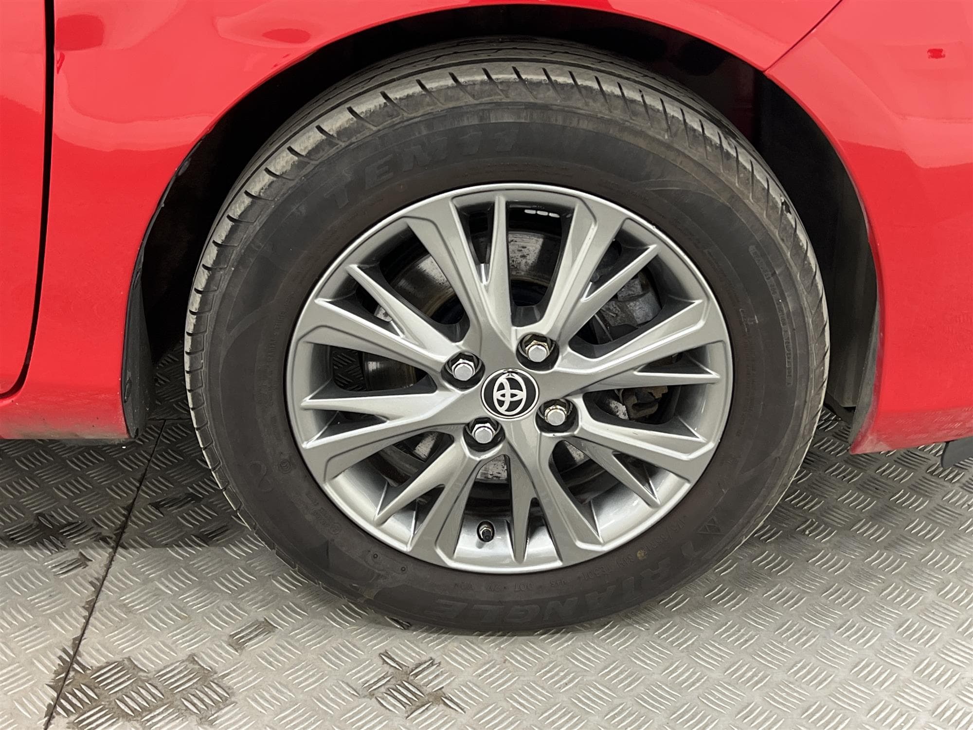 Toyota  Yaris Hybrid e-CVT 101hk B-Kam Låg Skatt 0,33L/mil