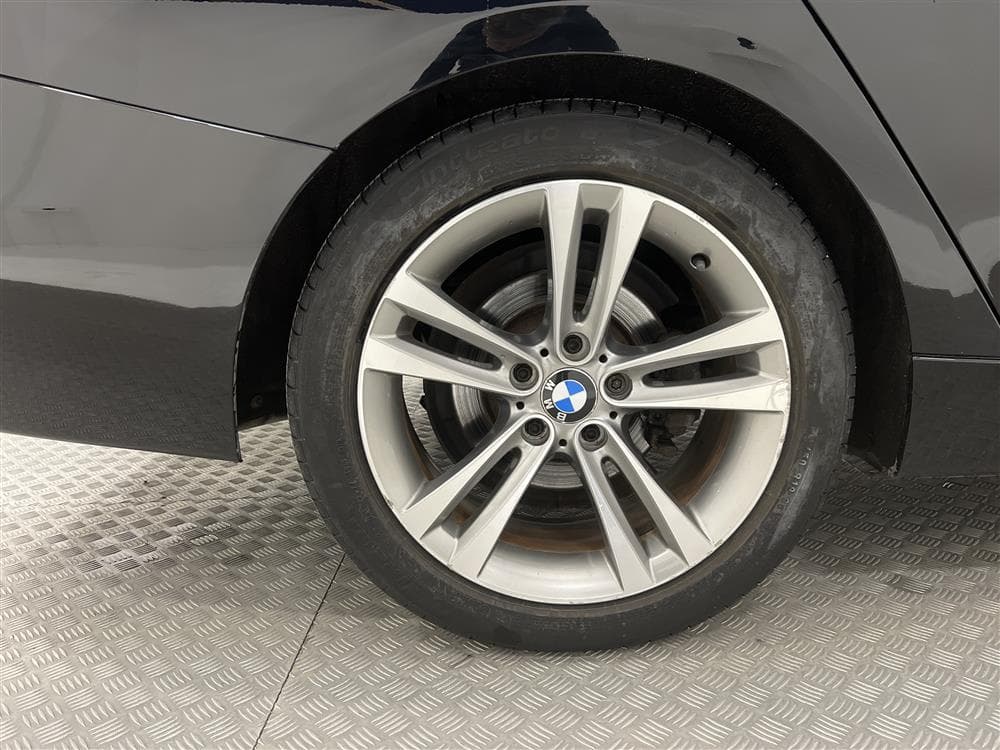 BMW 320d GT xDrive 184hk Sport line Värmare Sportavgas Draginteriör