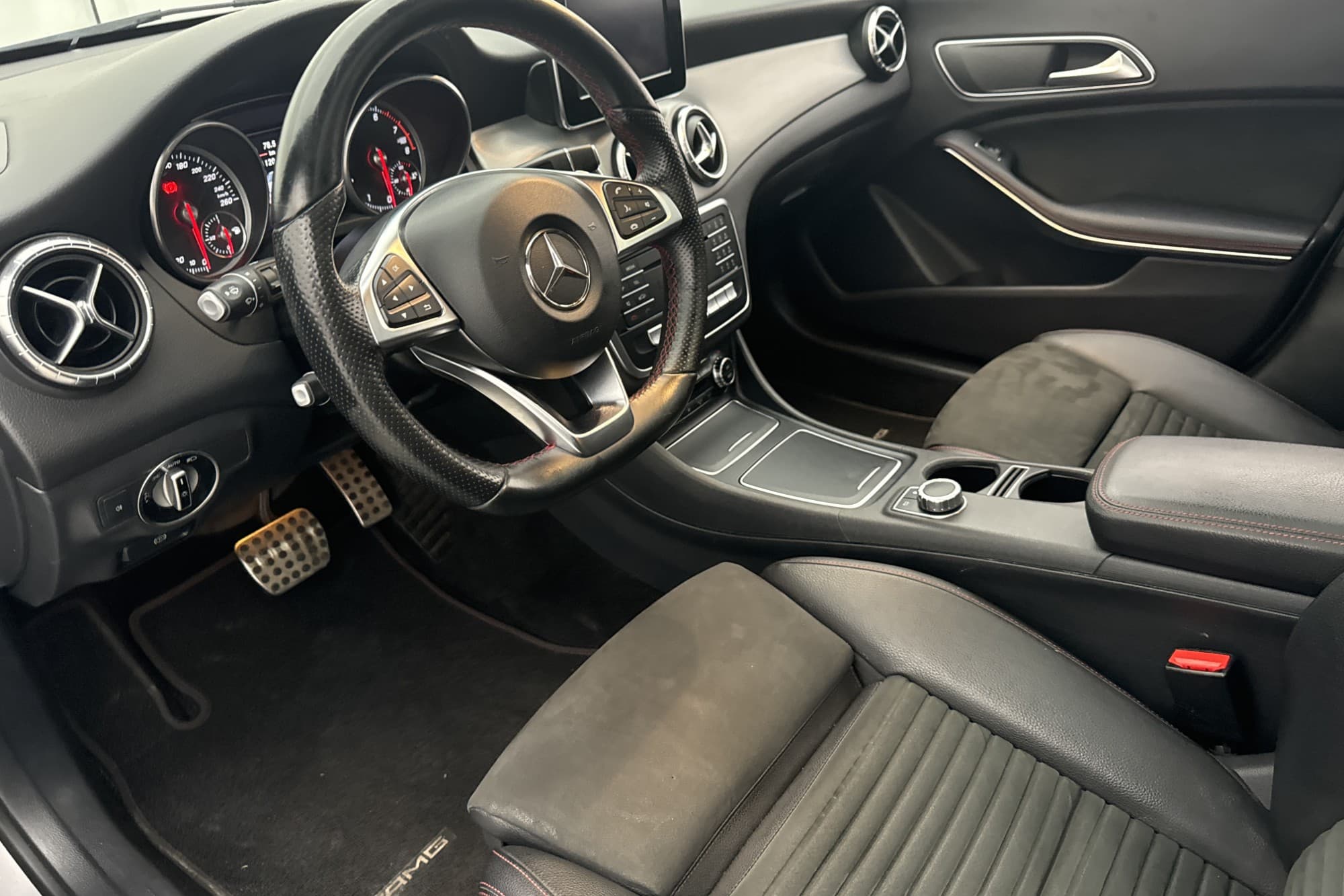 Mercedes-Benz CLA 180 Shooting Brake 122hk AMG Panorama Drag