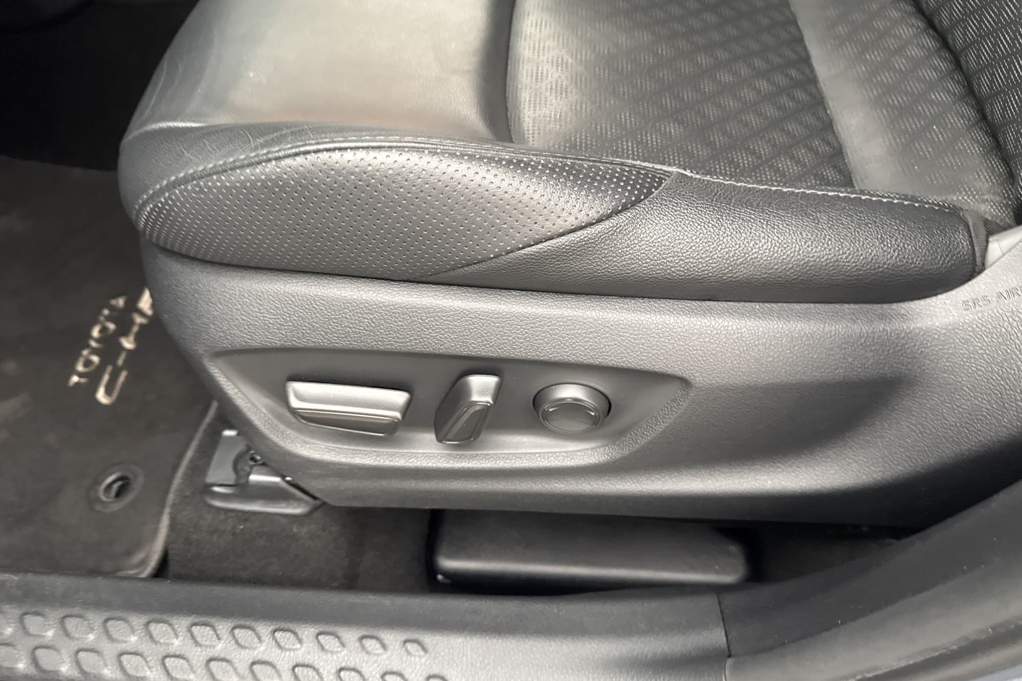 Toyota C-HR Hybrid 184hk X-Edition JBL Kamera Navi Skinn