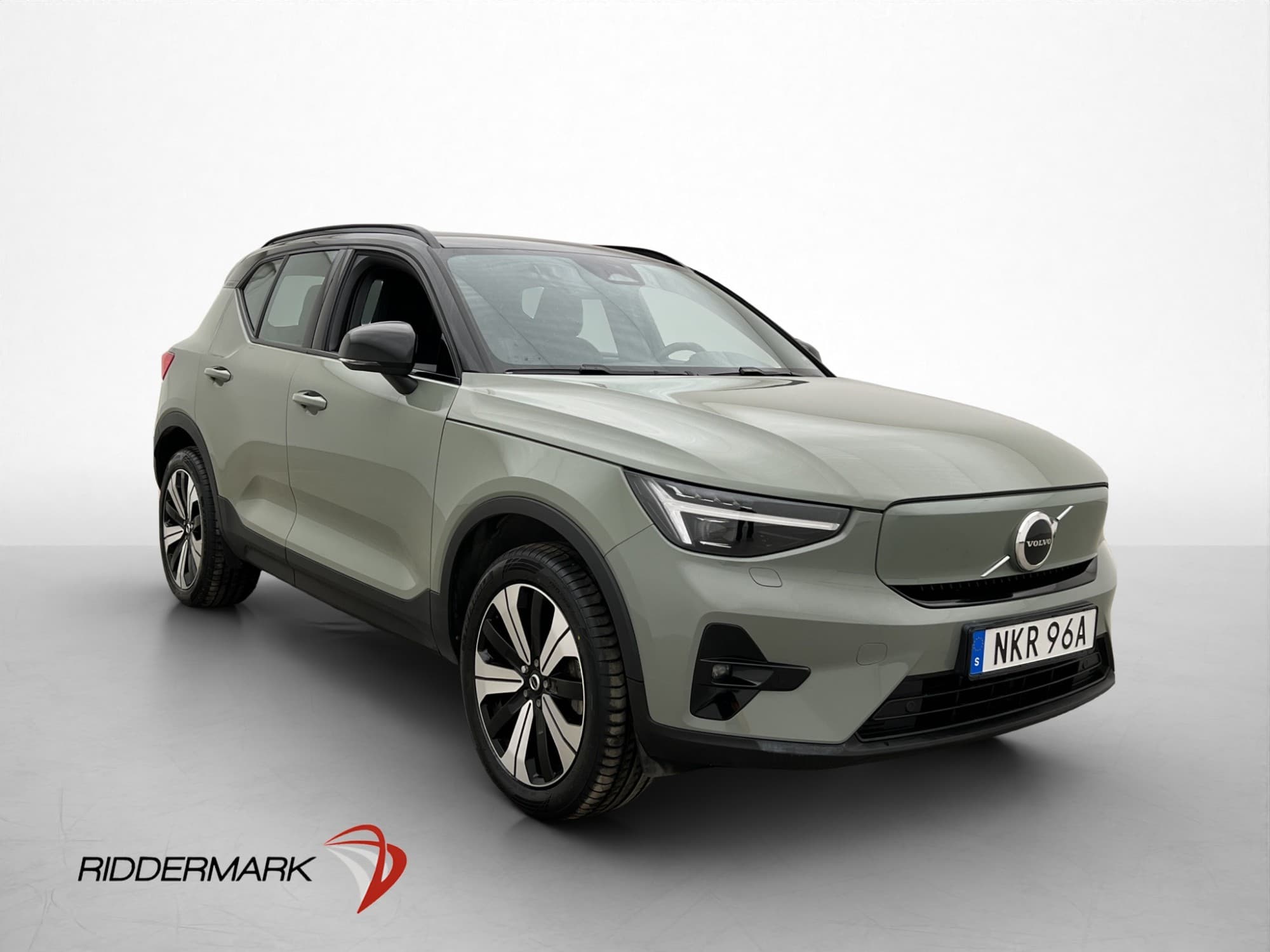 Volvo XC40 Recharge AWD 408hk Plus Värmare CarPlay Drag MOMS
