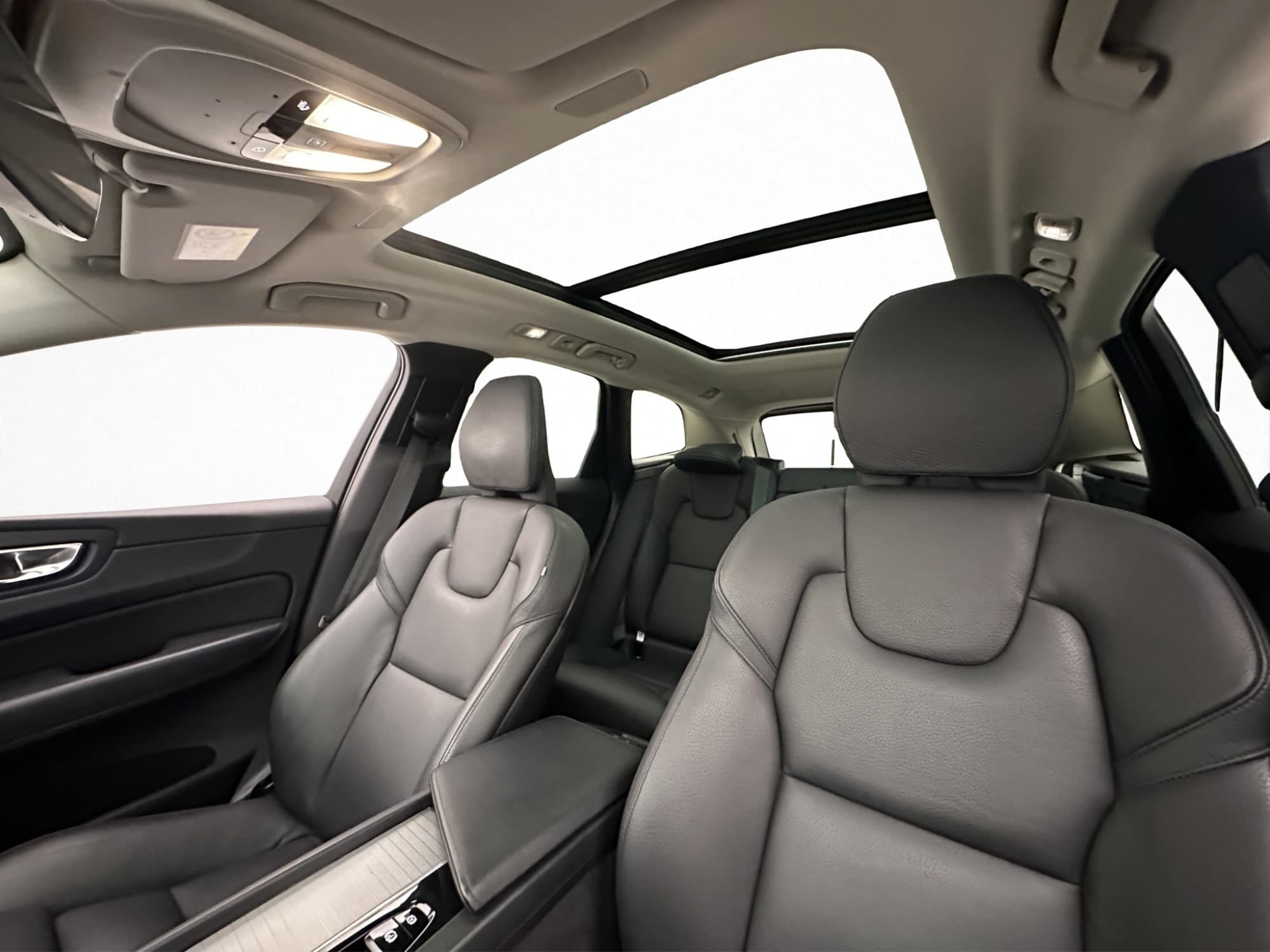 Volvo XC60 Recharge T6 AWD Moms Pano H/K Drag Skinn Kamera