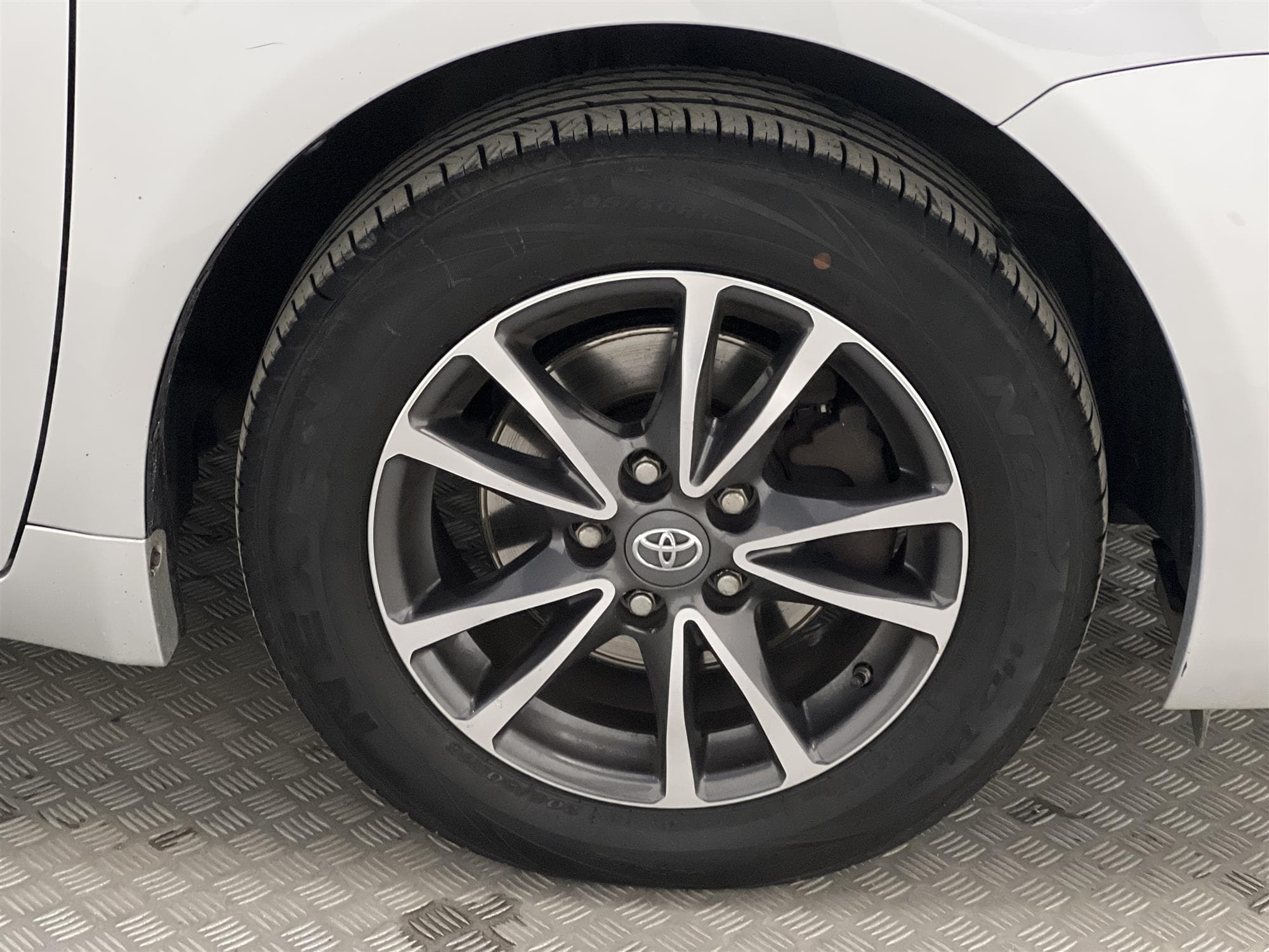 Toyota Avensis 1.8 147hk Drag B-Kam Lane Assist Nyservad