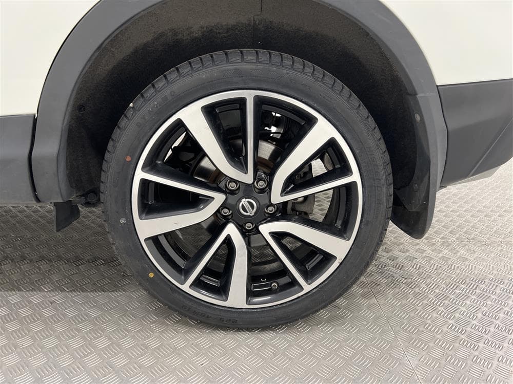 Nissan Qashqai 1.3 DIG-T 160hk 360° Navi H-skinn Leasbar