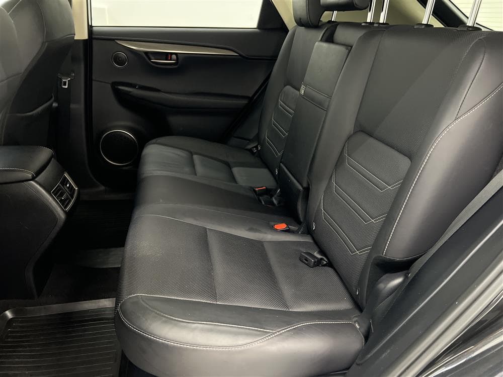 Lexus NX 300h 197hk AWD Executive Skinn B-Kam Navi 0,59l/milinteriör
