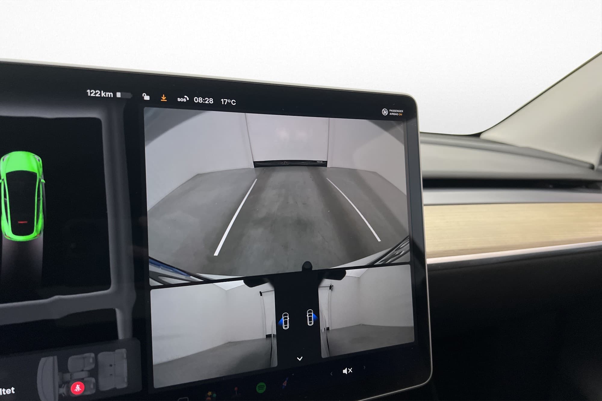 Tesla Model Y Standard Range Dragkrok Autopilot MOMS