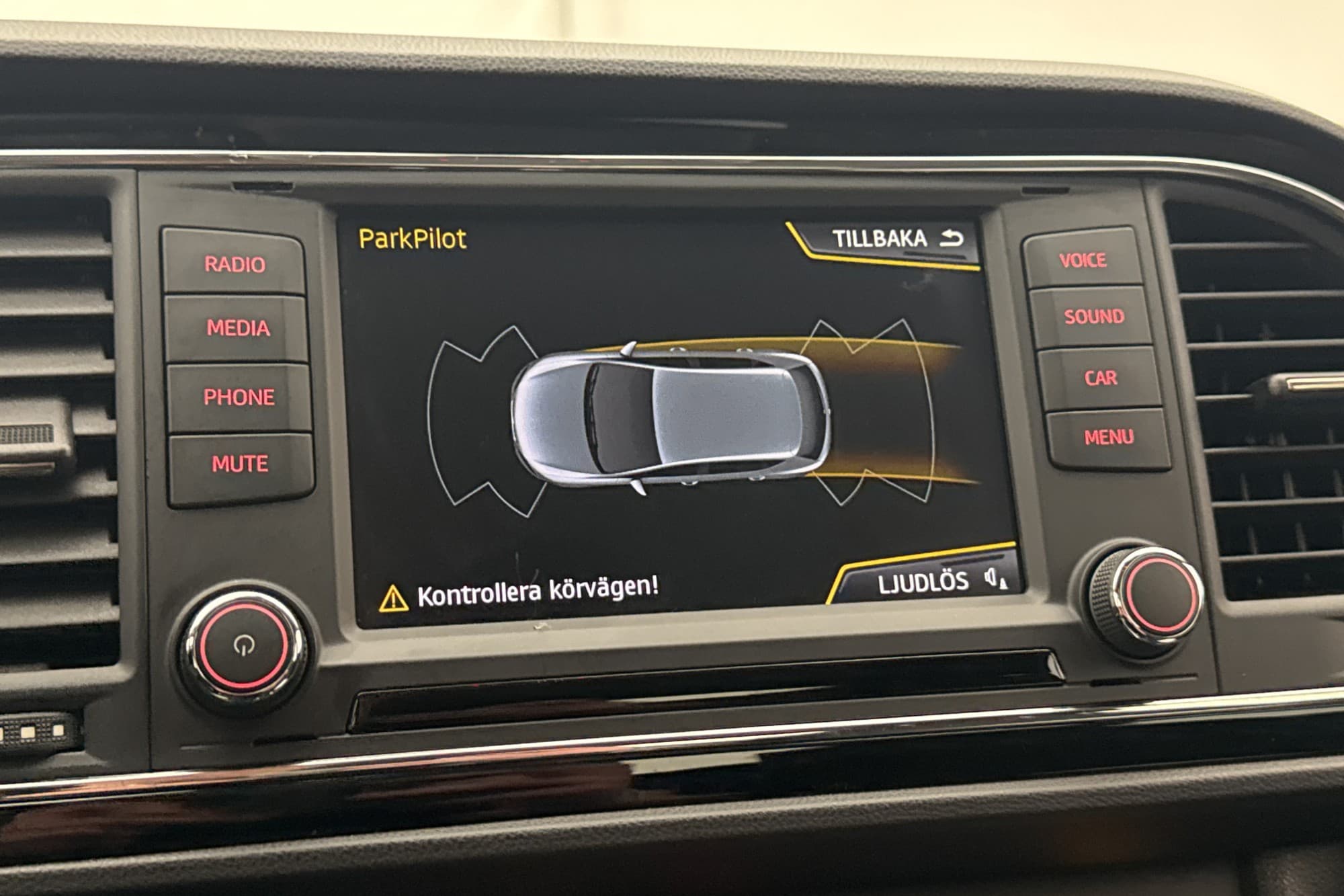 SEAT Leon TSI 110hk CarPlay Sensorer Farthållare 0.49L/Mil