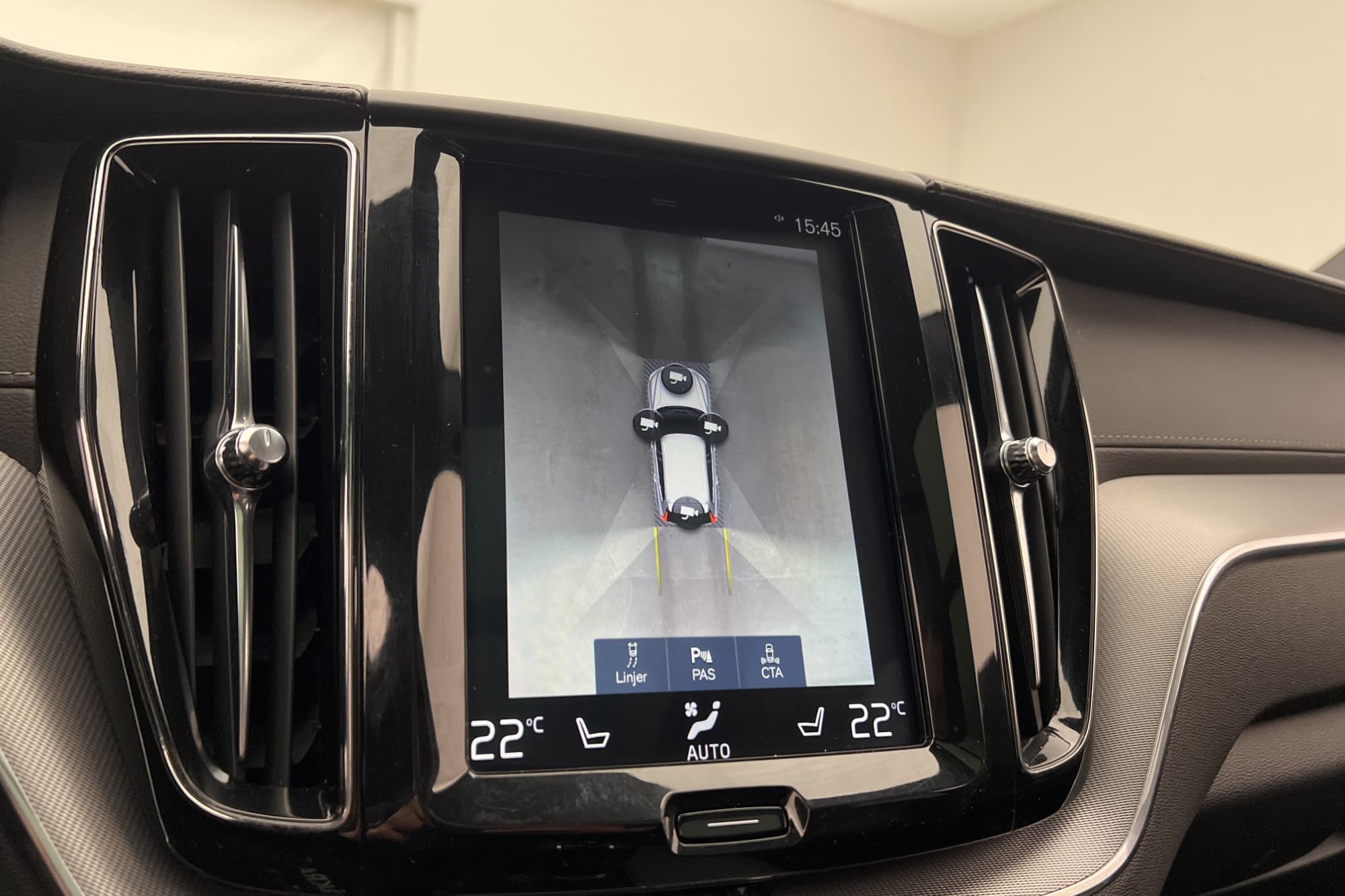 Volvo XC60 T5 AWD R-Design Pano H/K VOC Värm 360° CarPlay