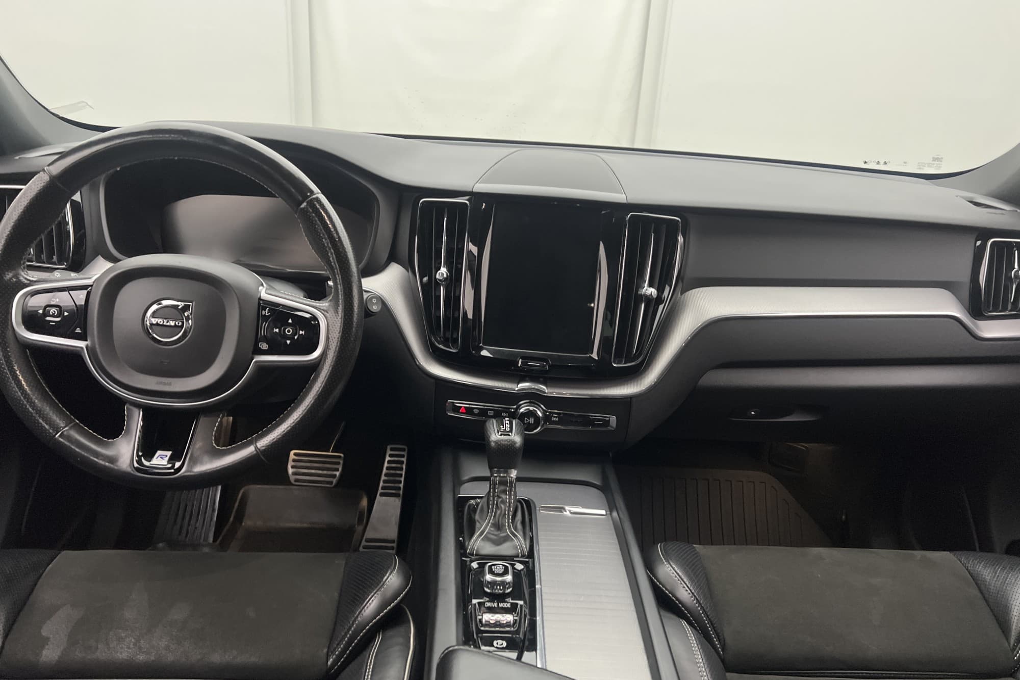Volvo XC60 D4 AWD 190hk R-Design VOC Värmare BLIS Navi Drag