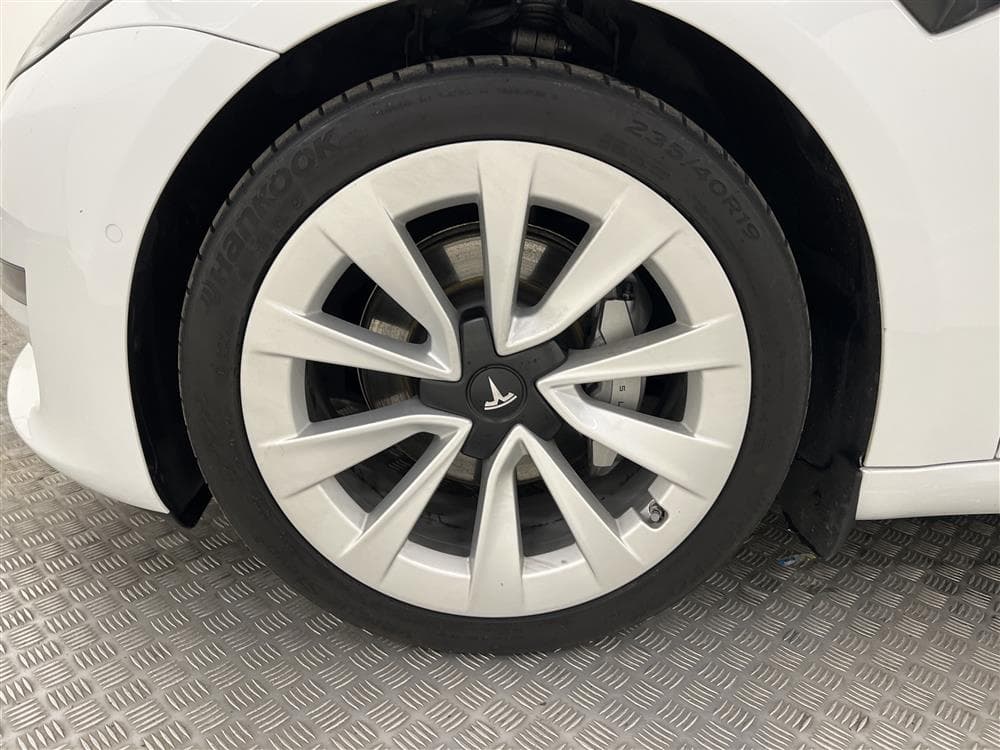 Tesla Model 3 Long Range AWD 440hk Svensksåld Premiuminteriör