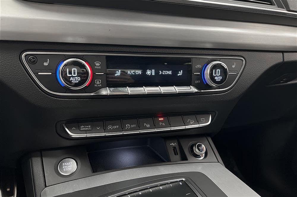 Audi Q5 TDI 190hk Quattro S-Line Cockpit D-värm B&O Naviinteriör