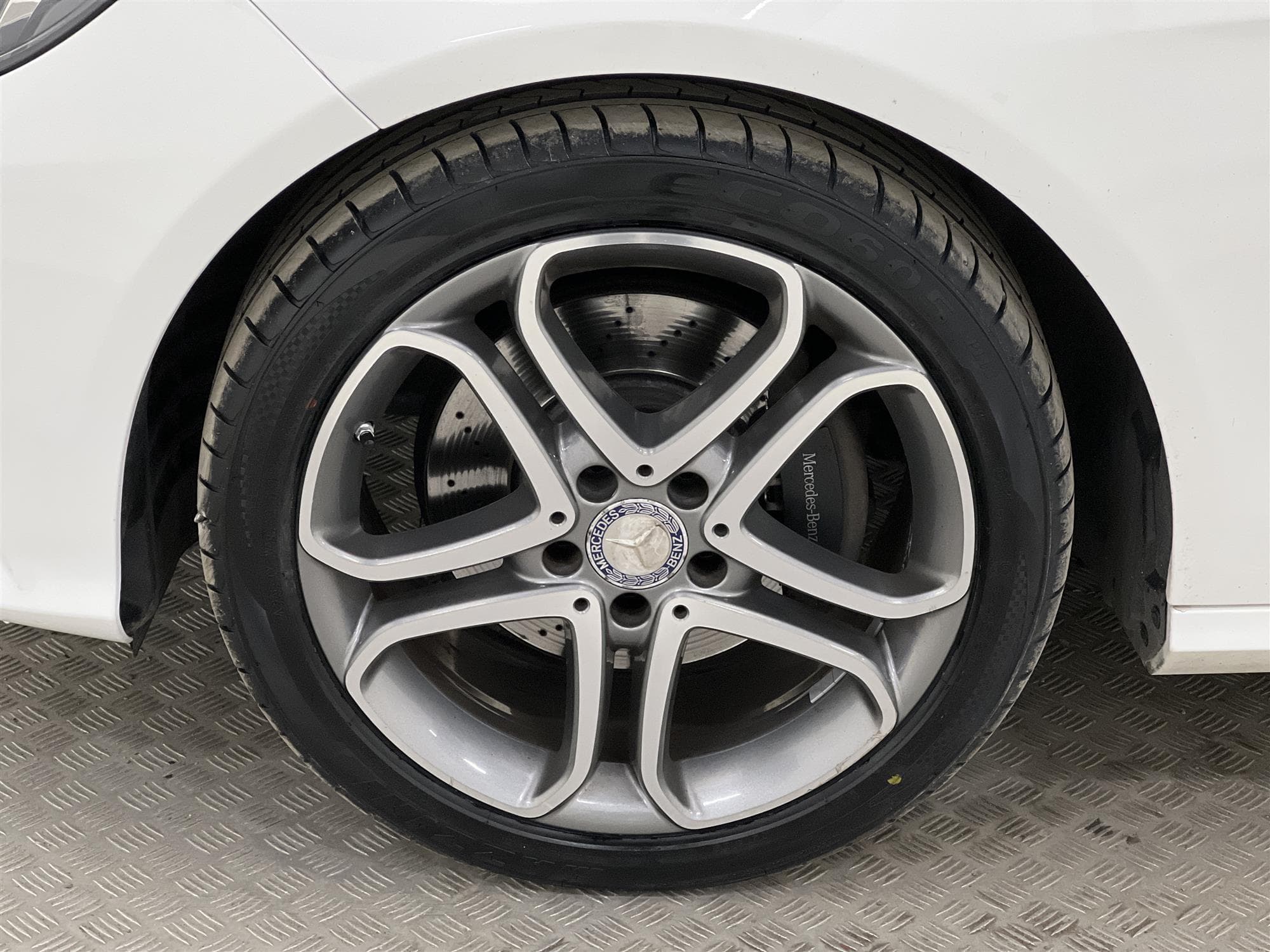 Mercedes-Benz E220 170hk Dragkrok Helskinn Navi 0,54L/mil