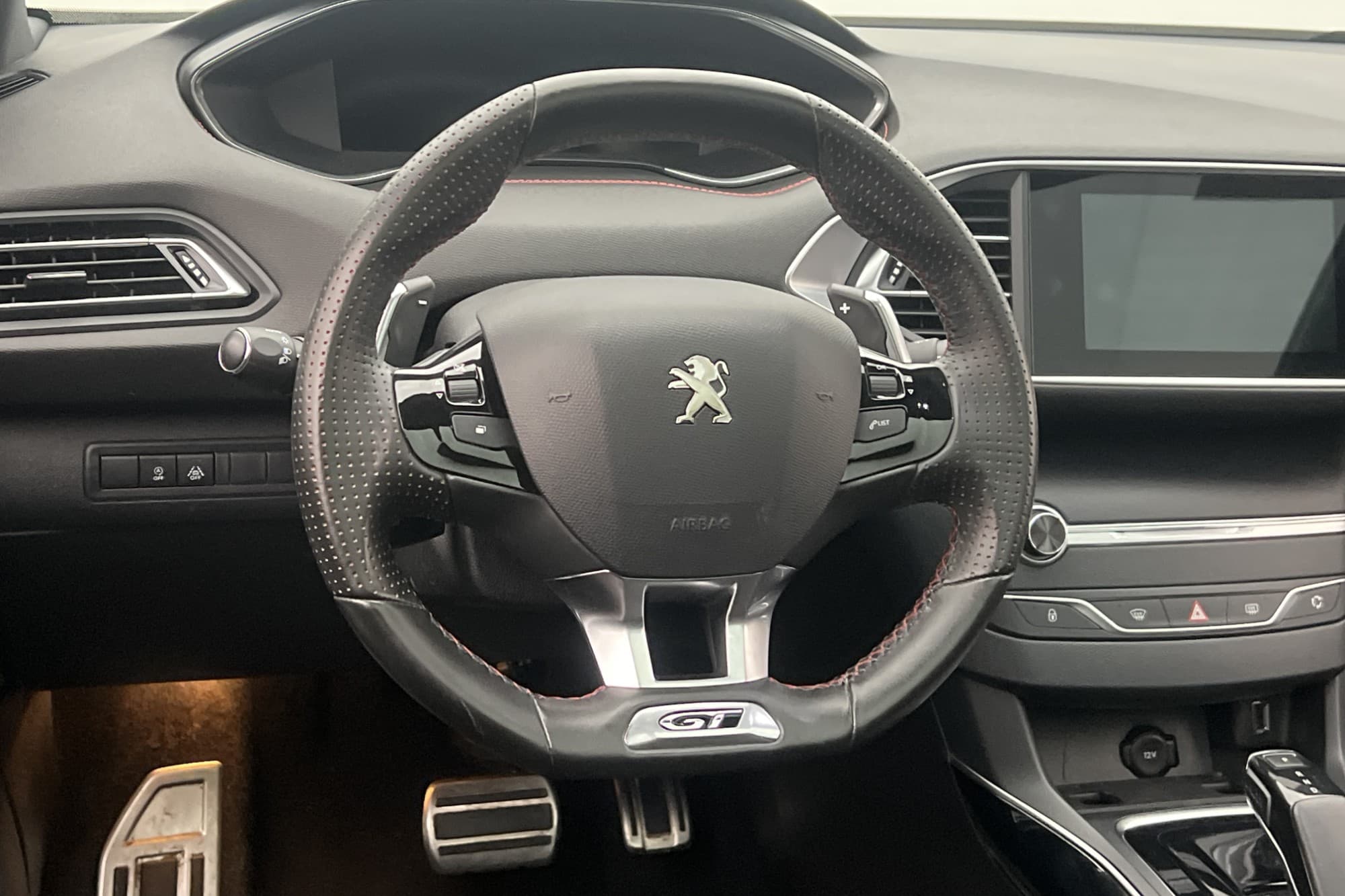 Peugeot 308 e-THP 130hk GT-Line Panorama Kamera Massage Navi