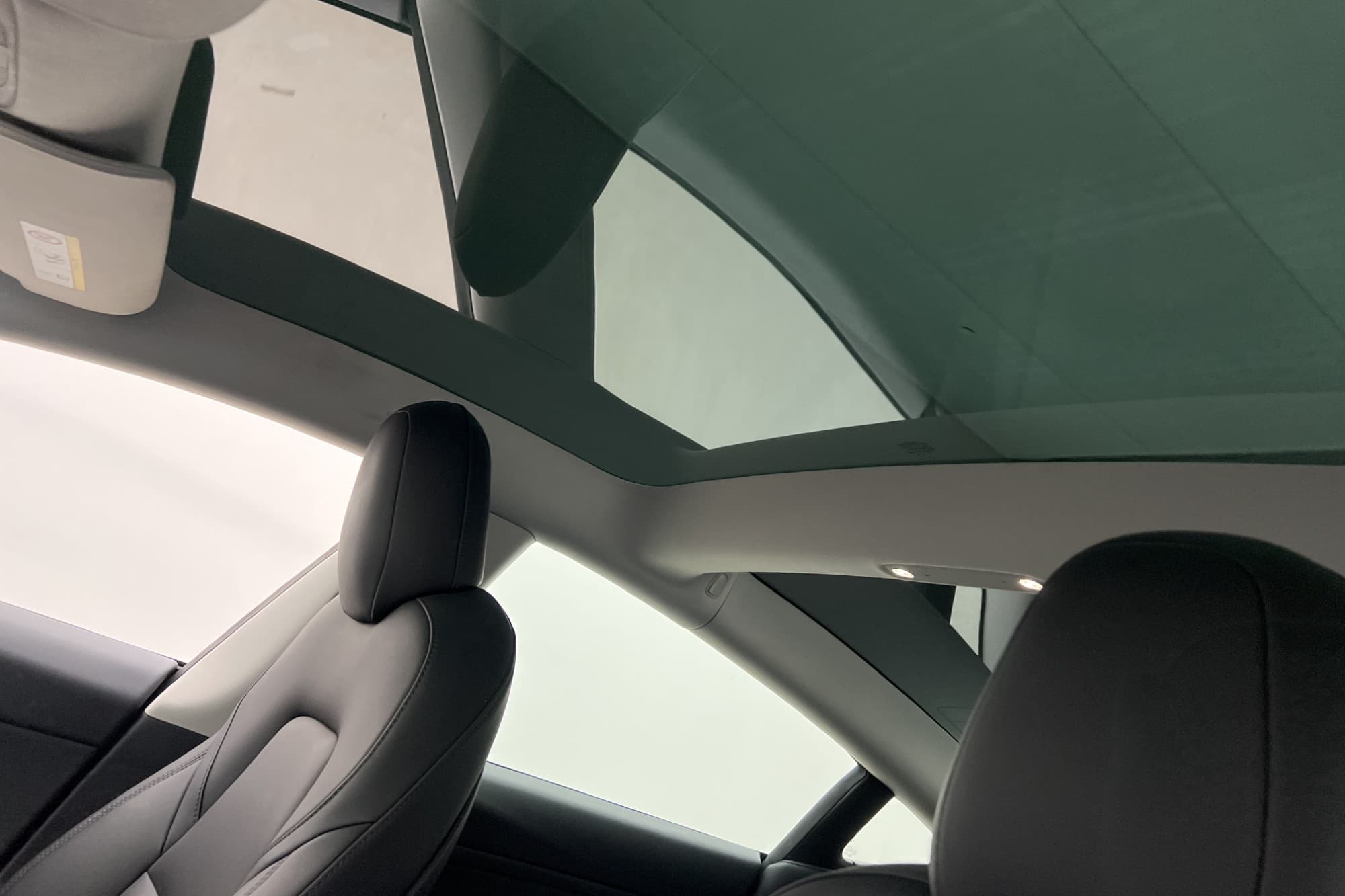 Tesla Model 3 Standard Range Plus Svensksåld Autopilot MOMS