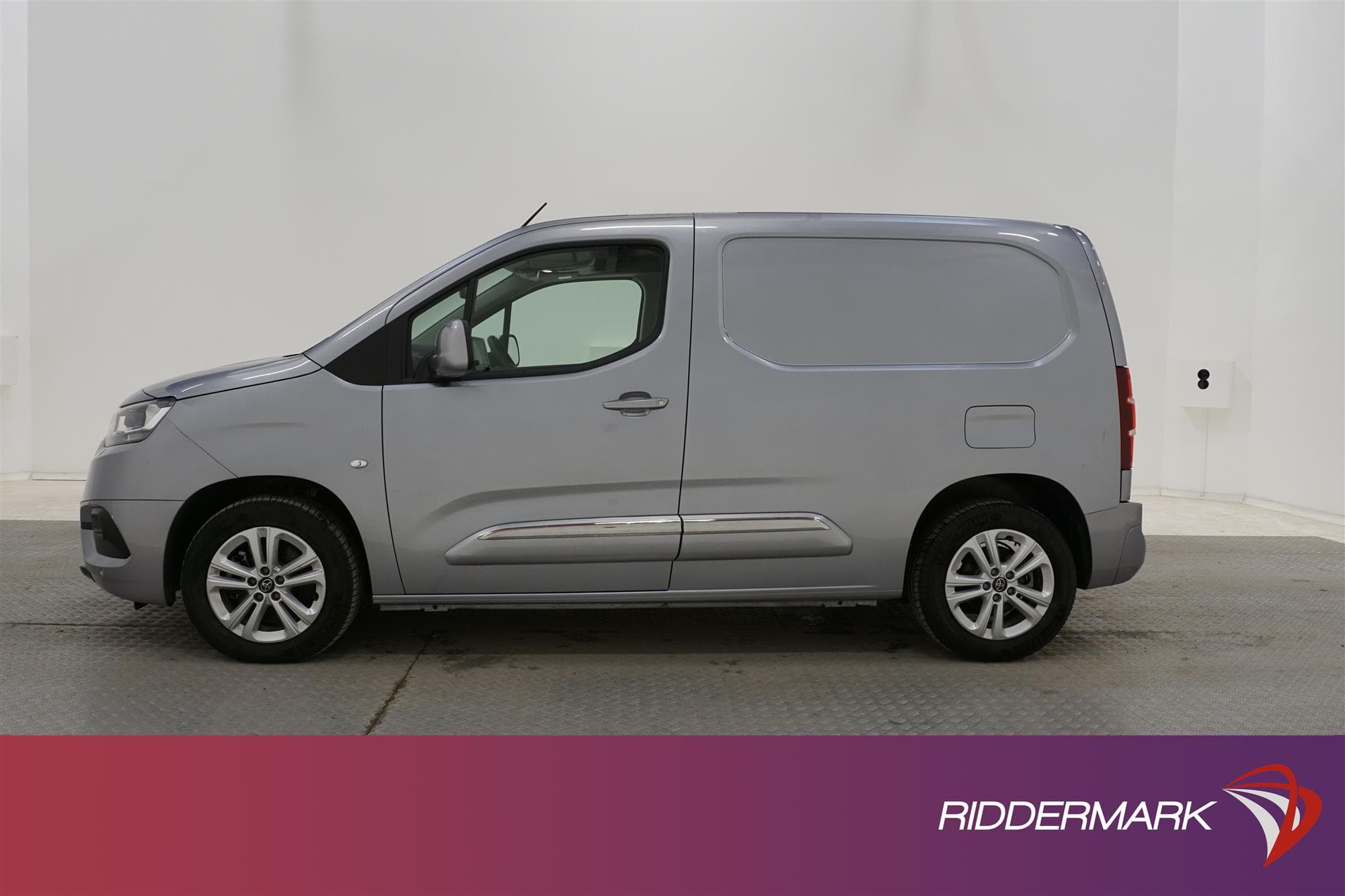 Toyota ProAce City 1.5D Automat 130hk Navi Värmare Moms