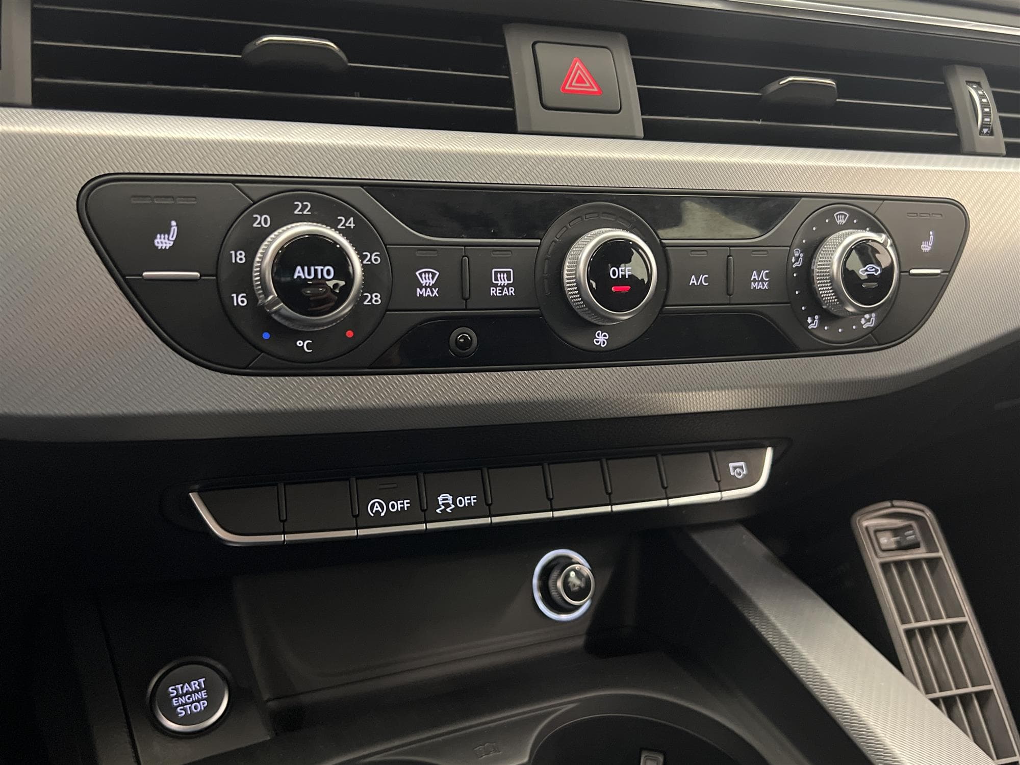 Audi A4 Avant 2.0 TDI S Tronic 150hk M-Värm Navi Dragkrok