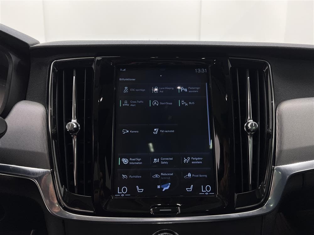 Volvo V90 D4 Cross Country AWD VOC D-värm Pano H/K Bkam Momsinteriör