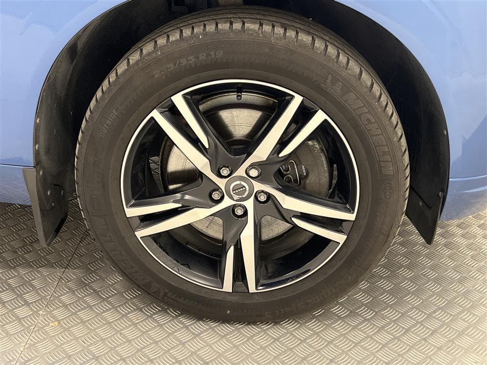 Volvo XC60 D4 AWD R-Design Voc Värmare  Panorama Skinn Naviinteriör