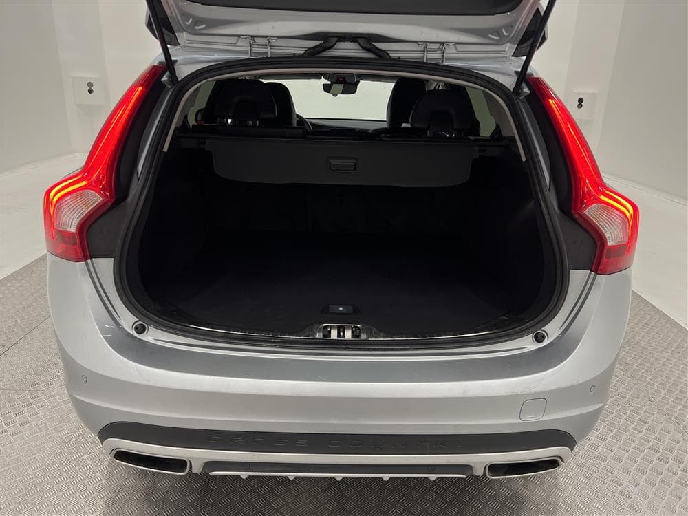 Volvo V60 D4 AWD Cross Country Summum VOC Värmare T-lucka