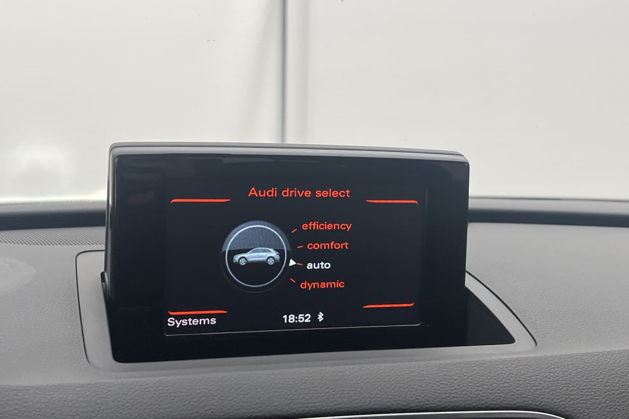 Audi Q3 2.0 TDI Quattro 150hk Sport Farthållare Sensorer