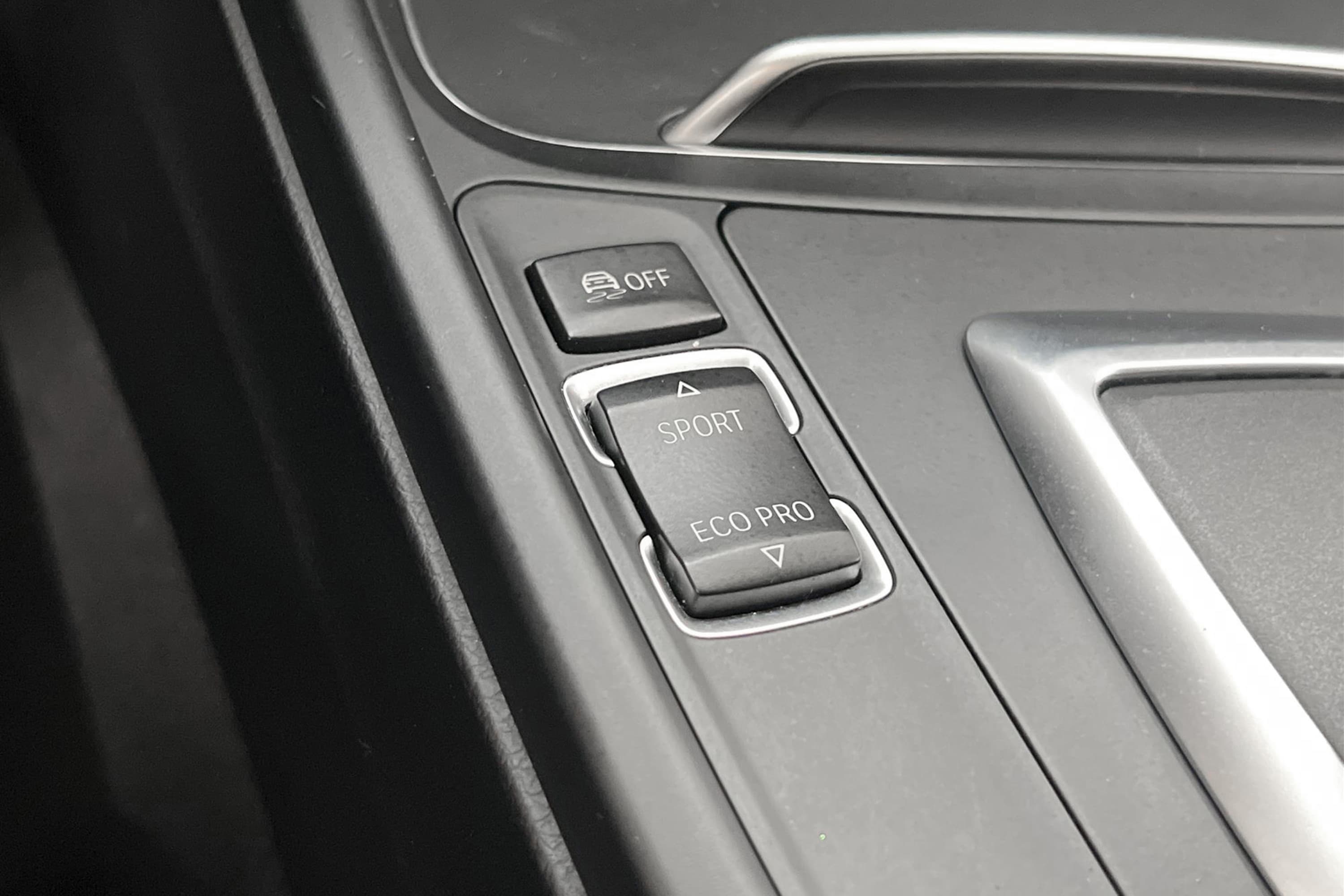BMW 318d 150hk Sport line Cockpit Drag Navi Elstol Med Minne