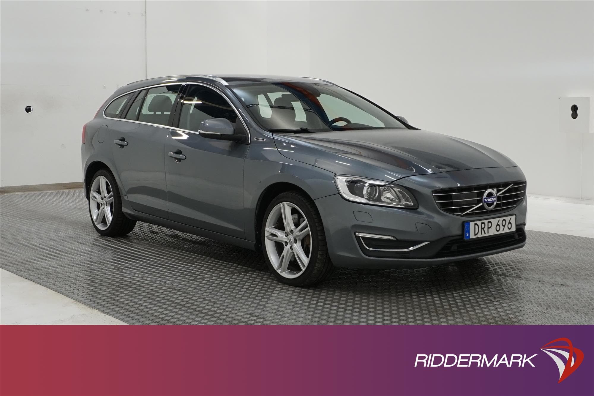 Volvo V60 D5 Plug-in AWD 231hk Classic Summum Drag Skinn
