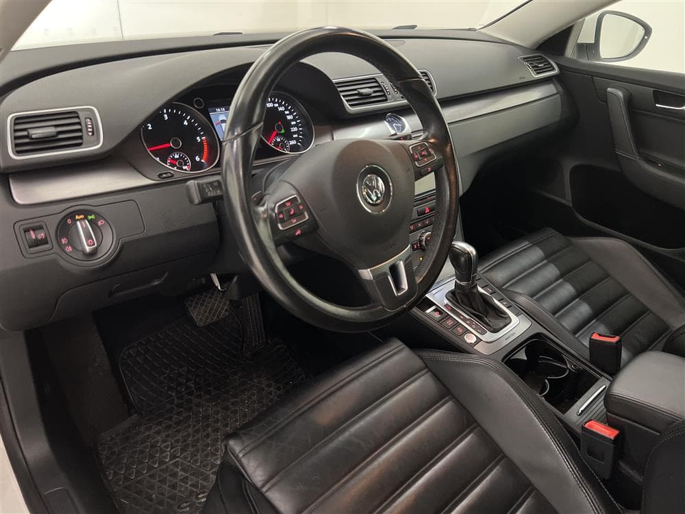 Volkswagen Passat 2.0 TDI 4Motion 170hk R-line Värmare Skinninteriör